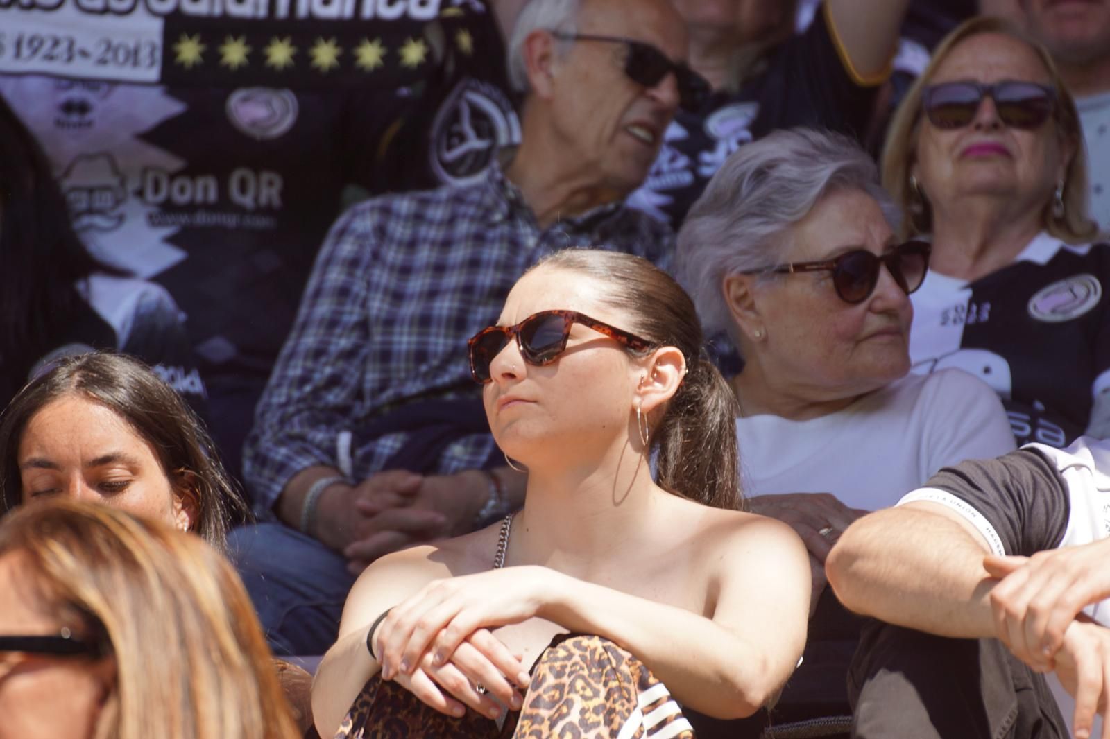 Gran ambiente en la grada para ver el partido entre Zamora - Unionistas en el Estadio Ruta de la Plata