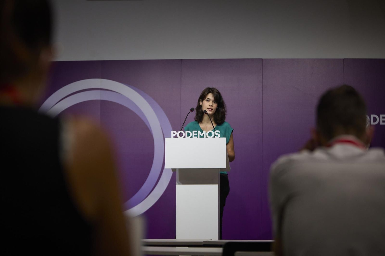 La portavoz de Podemos, Isa Serra, durante una rueda de prensa en la sede del partido. Europa Press