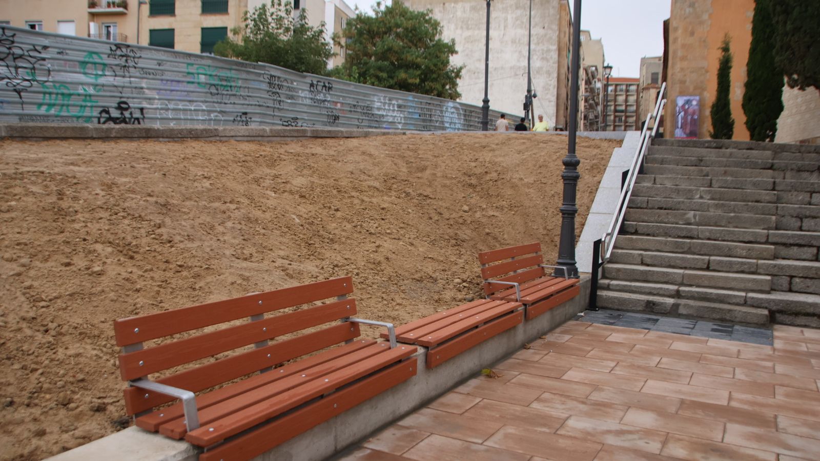  El concejal de Fomento, Fernando Carabias, visita la conclusión de las obras de renovación de la plaza de San Román