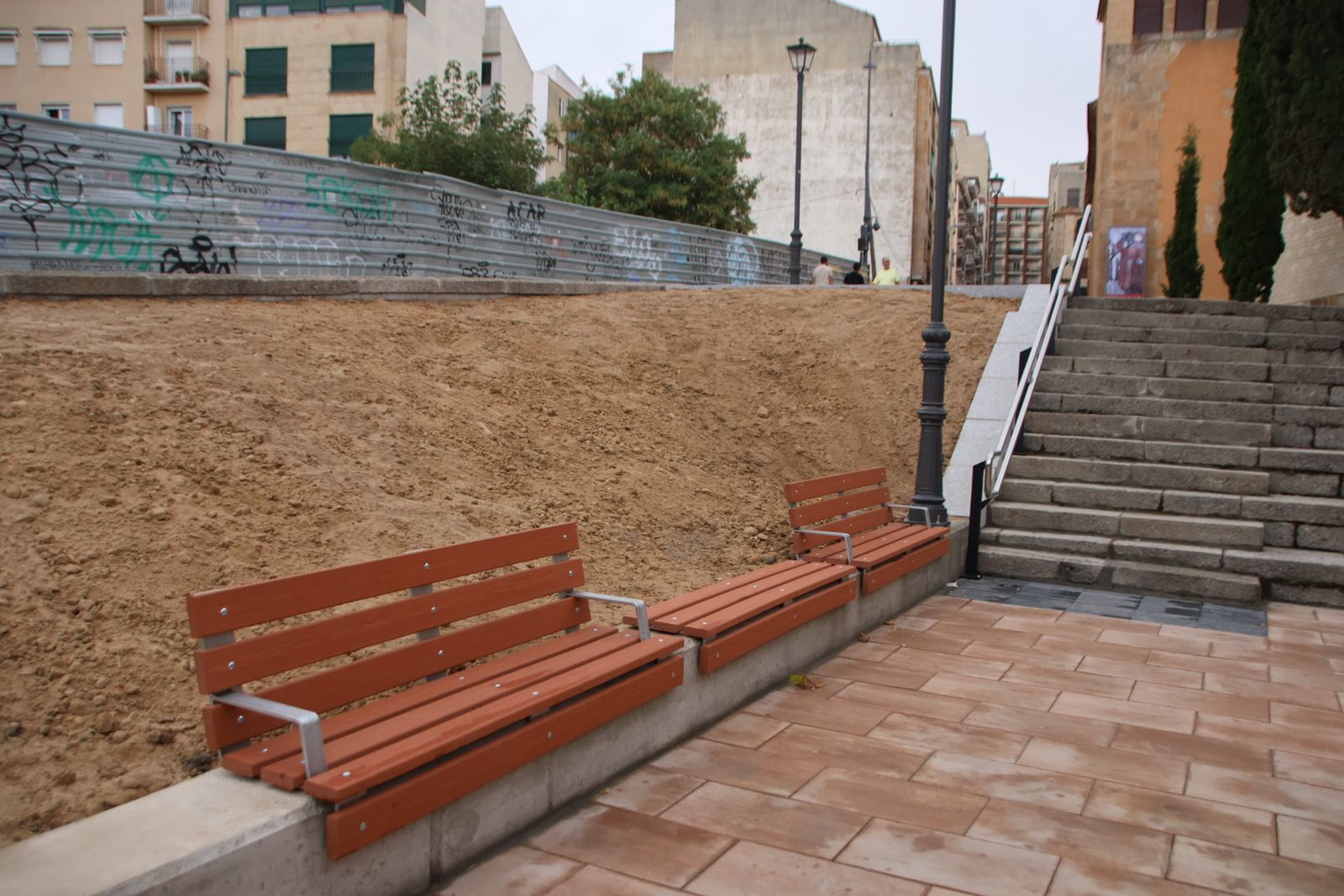  El concejal de Fomento, Fernando Carabias, visita la conclusión de las obras de renovación de la plaza de San Román