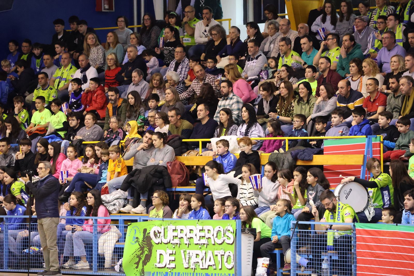 aficion-del-balonmano-zamora-en-el-angel-nieto-4