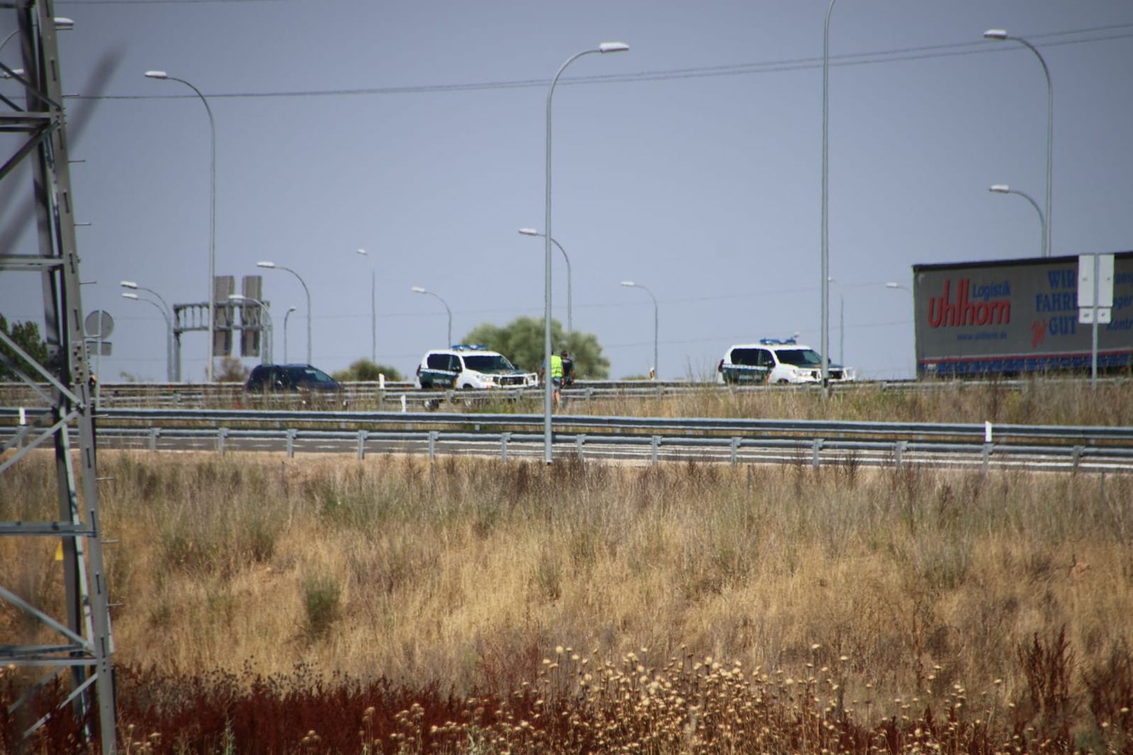 Accidente de tráfico entre un camión y un vehículo en la A-62 a la altura de Villares de la Reina