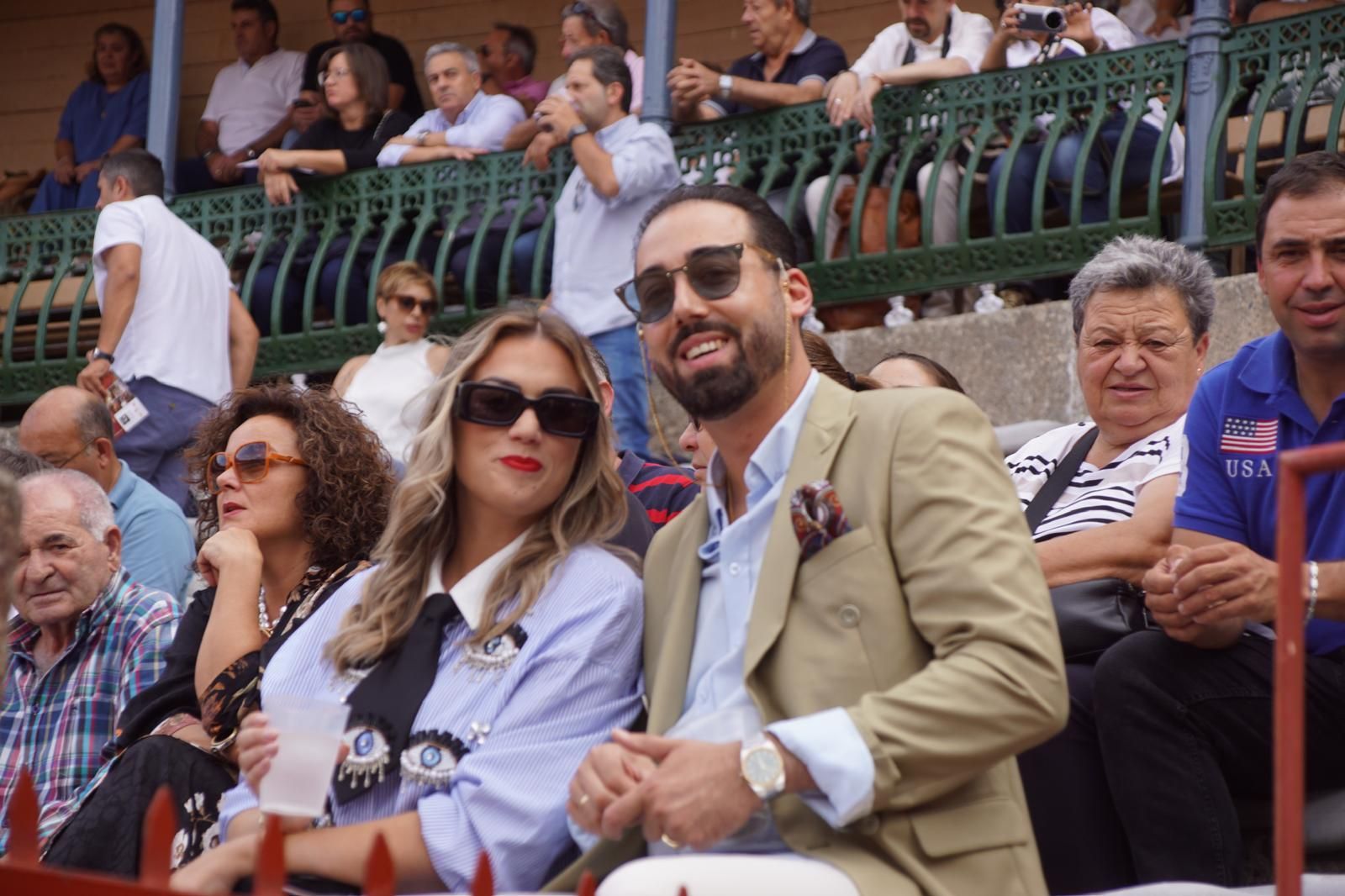 Expectación por ver los caballos de rejoneo en La Glorieta: imágenes del ambiente en los tendidos y en el patio de cuadrillas