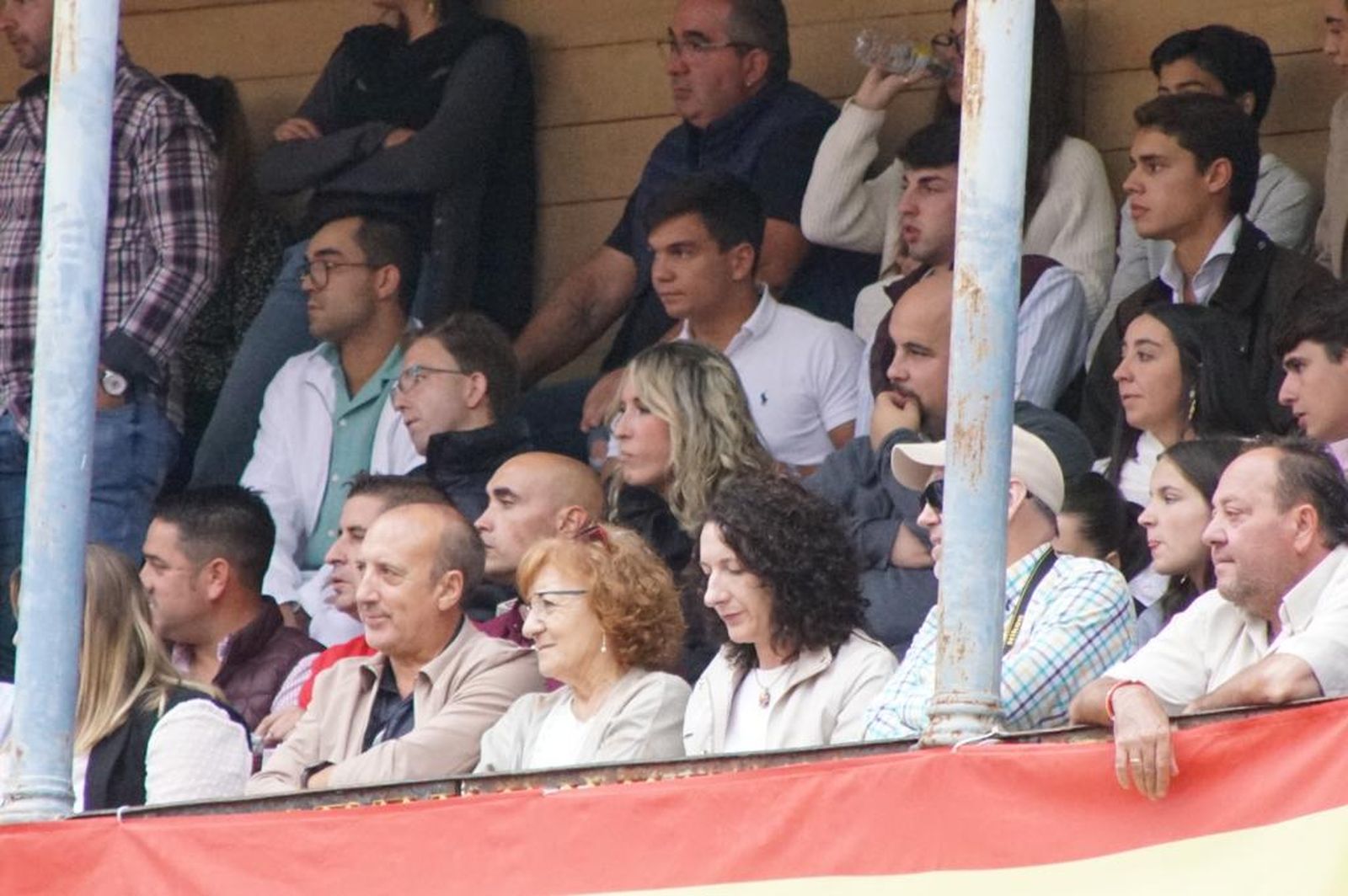 tendidos-de-la-glorieta-durante-la-corrida-de-garcia-y-olga-jimenez-74