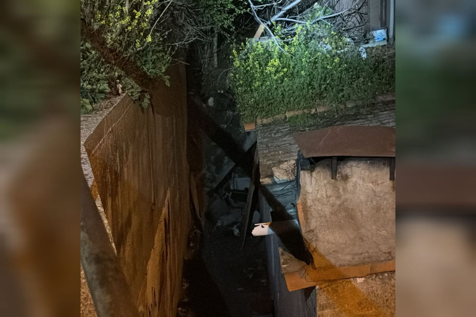 Cae un muro sobre varias casas en Zamora capital: diez viviendas desalojadas