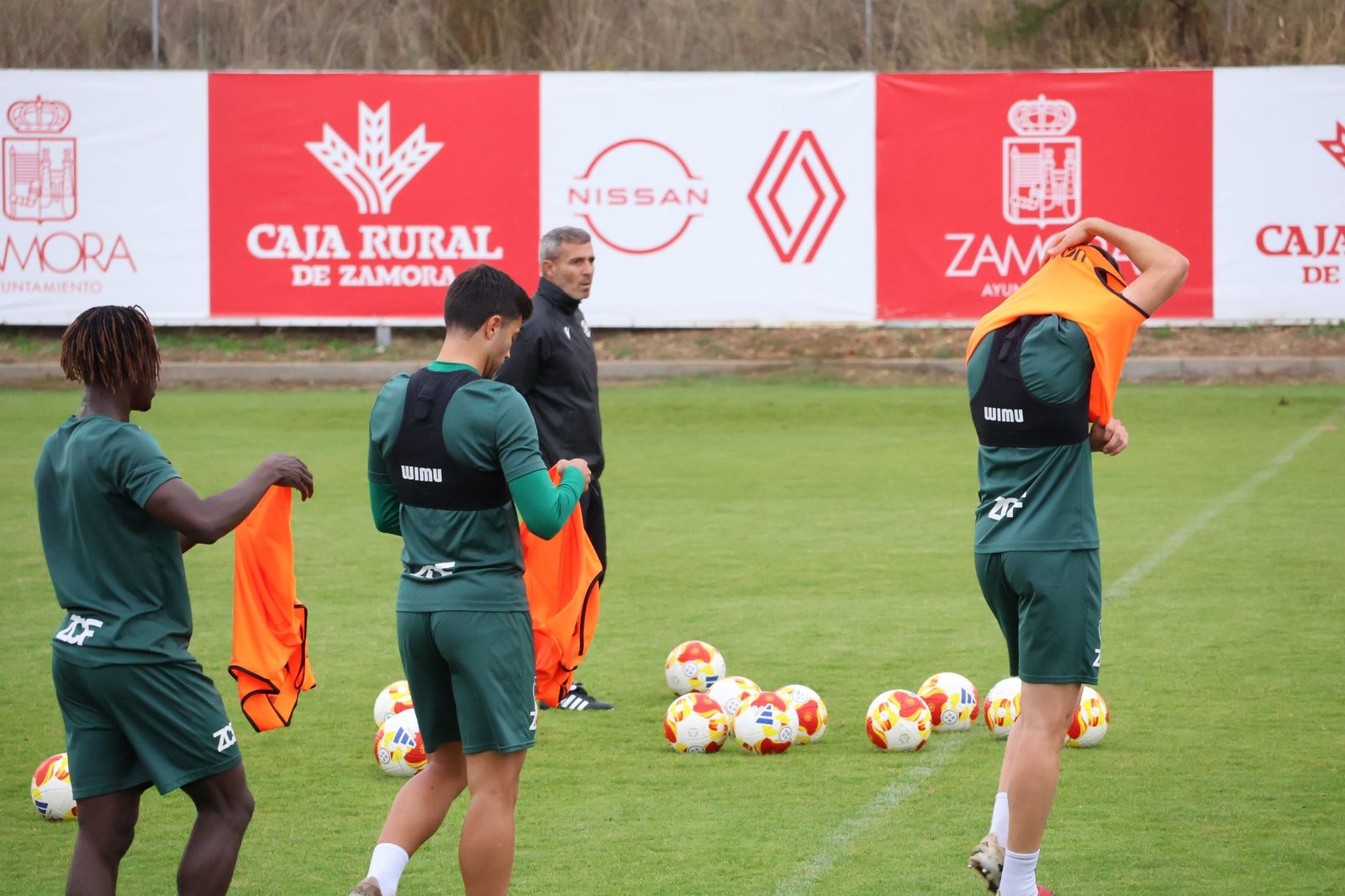 Primer entrenamiento de la 'Era Óscar Cano' en el ZCF (36).JPG