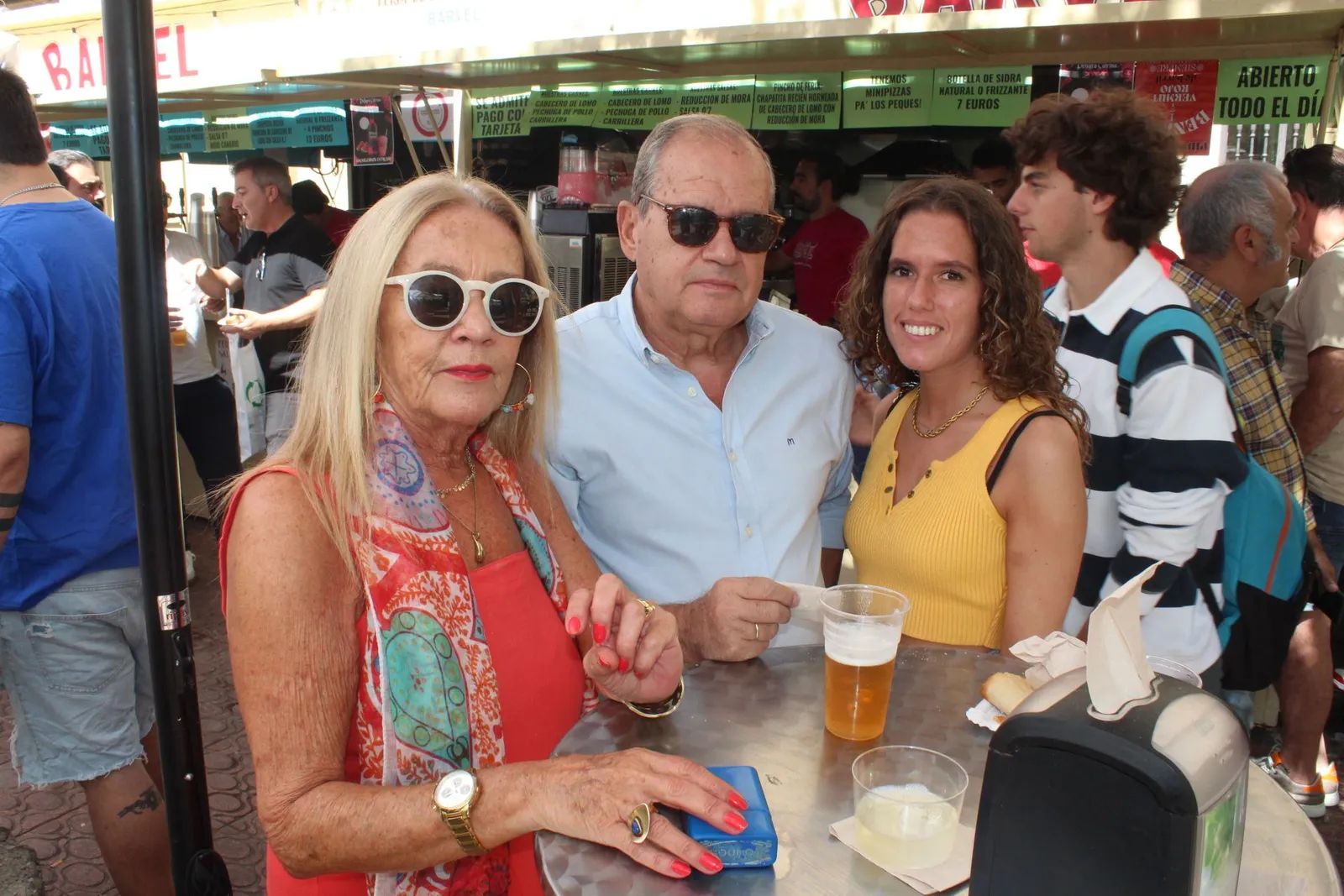 Ambiente en la Feria de Día en el mediodía de este sábado