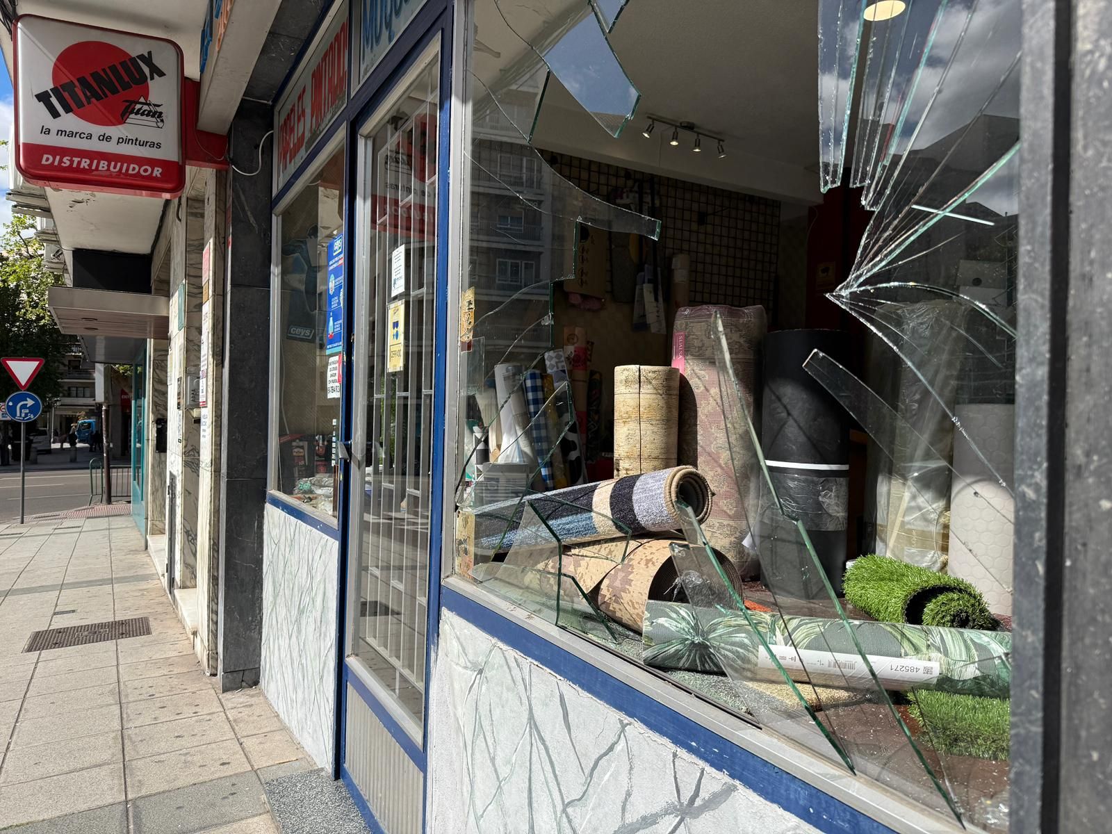 Roban en una tienda en la plaza de Gabriel y Galán