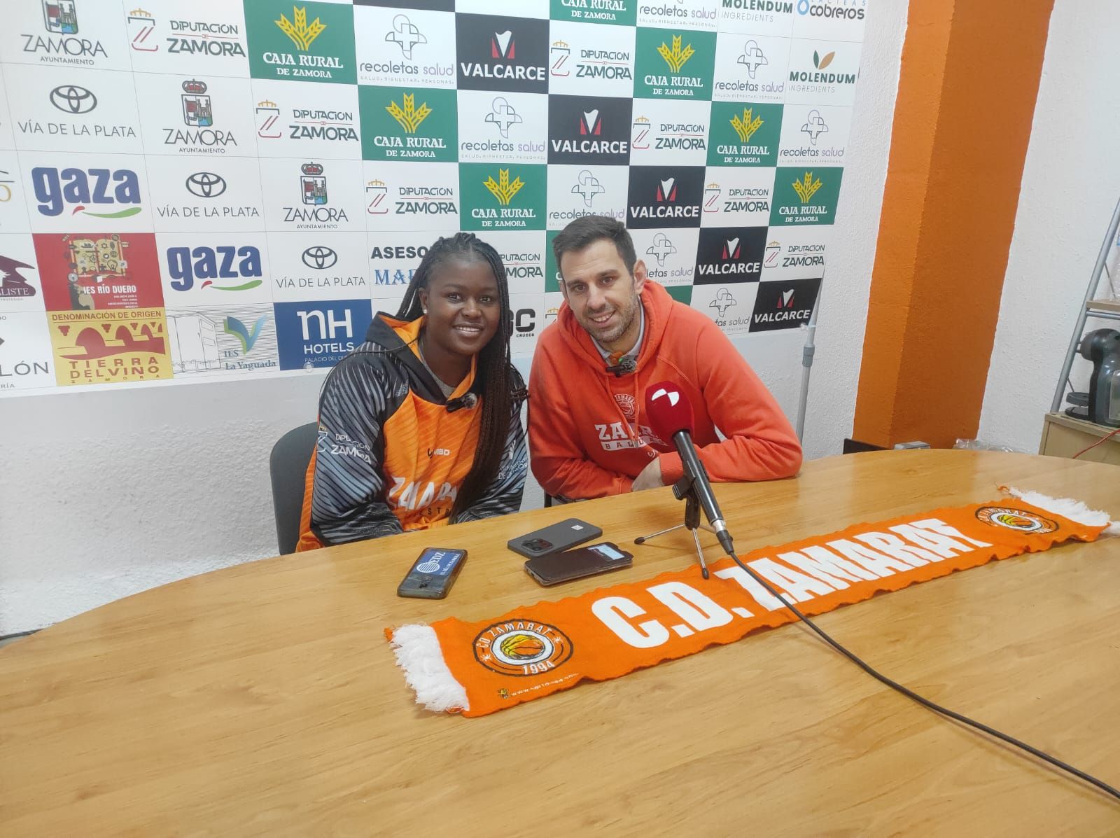 Fatou Pouye en rueda de prensa