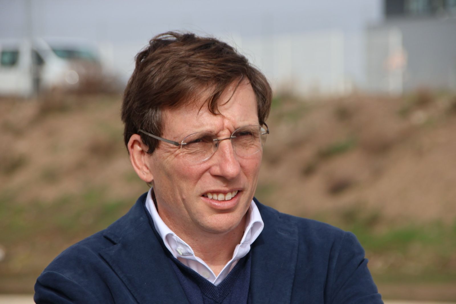 José Luis Martínez Almeida y Carlos García Carbayo, atienden a los medios de comunicación antes de realizar una visita al Puerto Seco de Salamanca