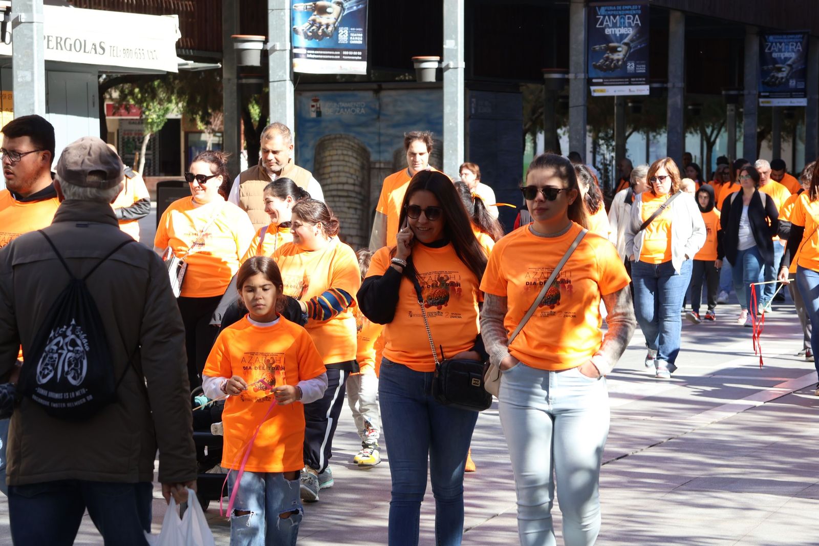 GALERÍA | El centro de Zamora se tiñe de naranja para visibilizar el TDAH