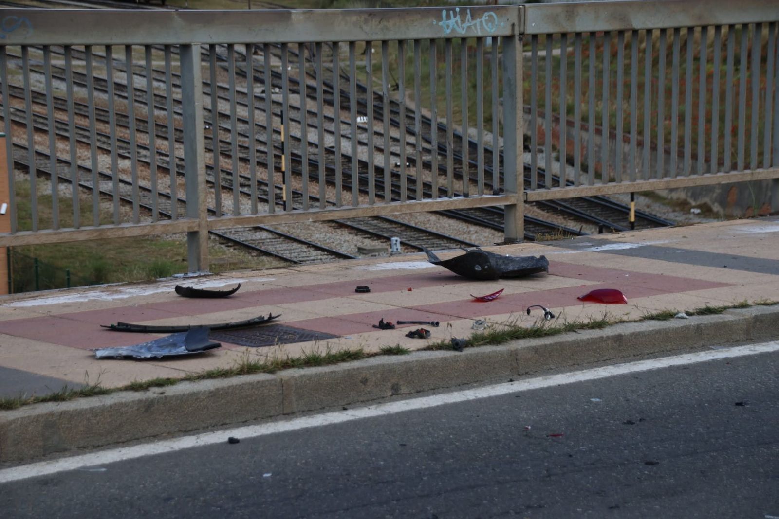 Un herido en una colisión entre tres coches en Puente Ladrillo