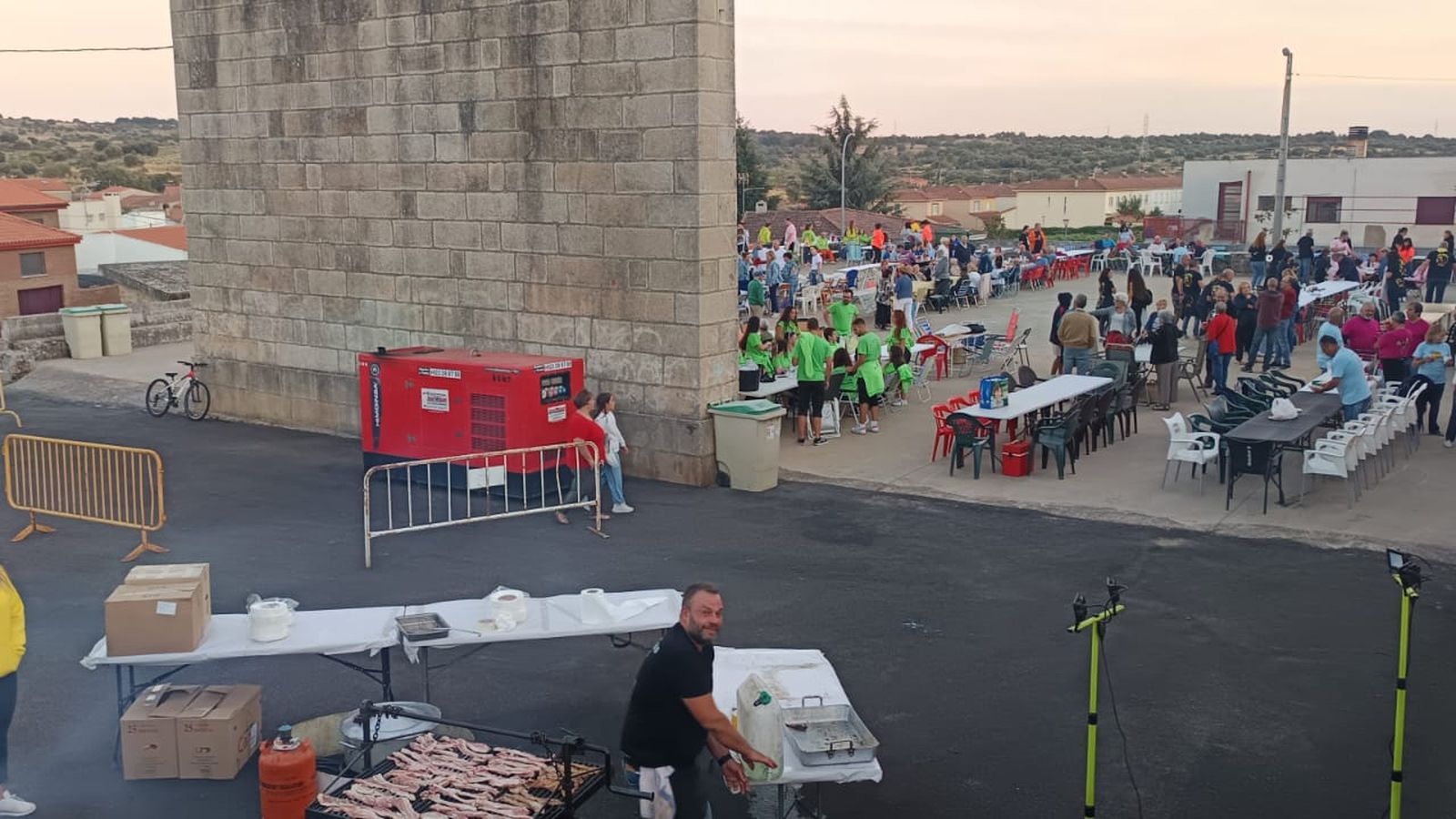 Los vecinos de Pereña de la Ribera se van de cena popular