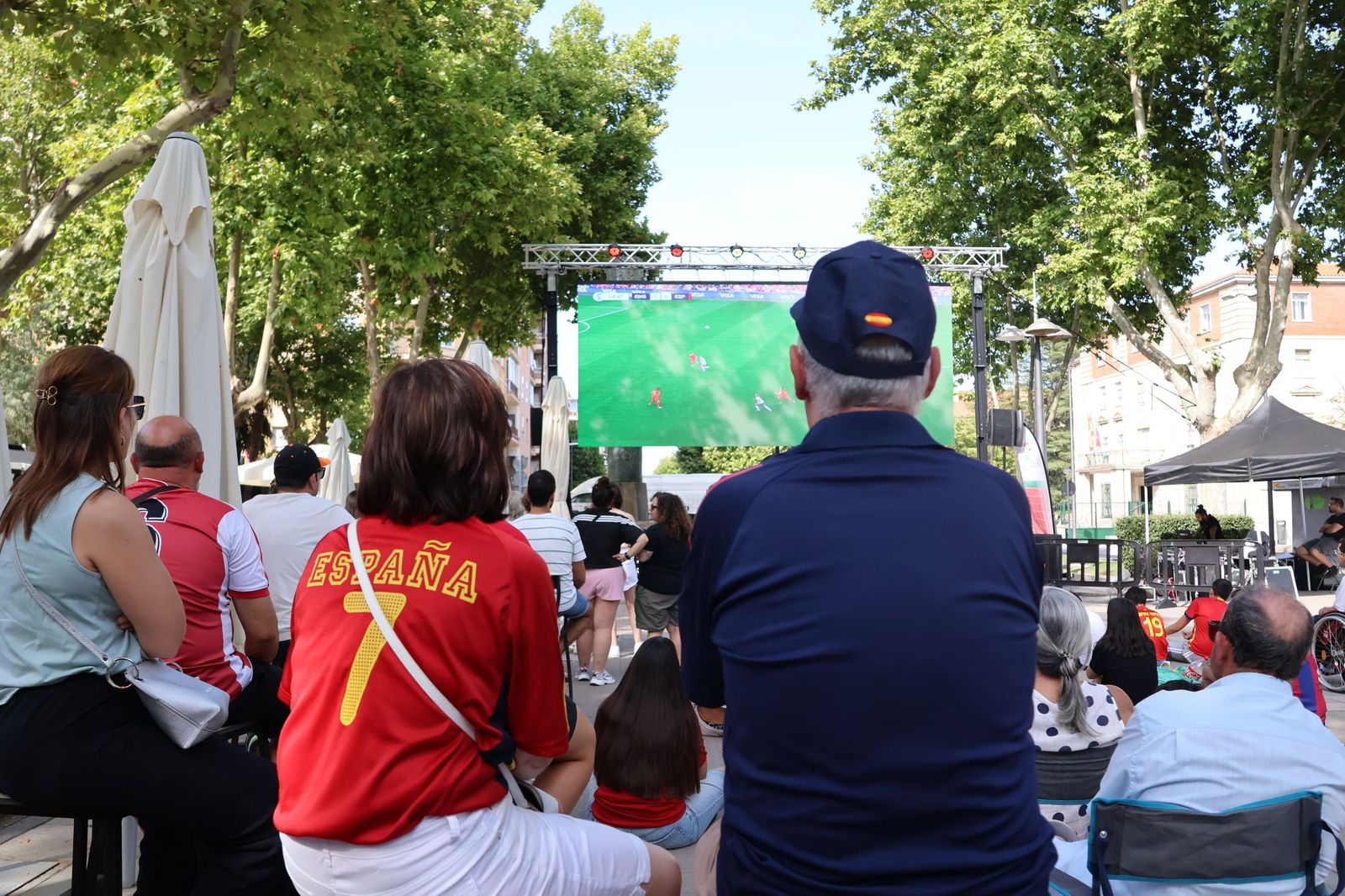 GALERÍA | Así se vivió la final de la Eurocopa Femenina en La Marina Fotos: Nuria Galindo