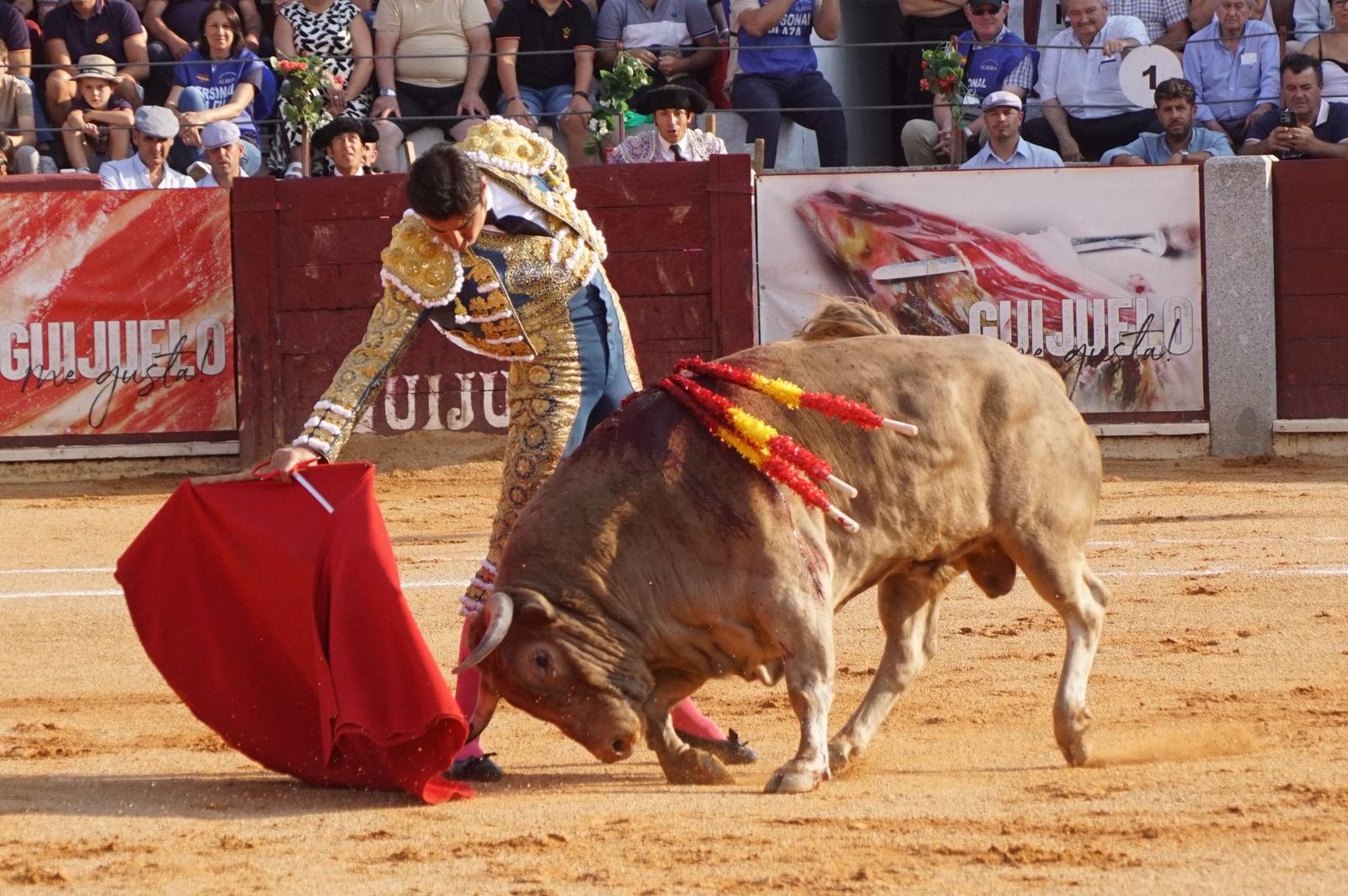 : Emilio de Justo y Diosleguarde cierran en hombros una feria de Guijuelo marcada por las despedidas de El Capea y Javier Castaño