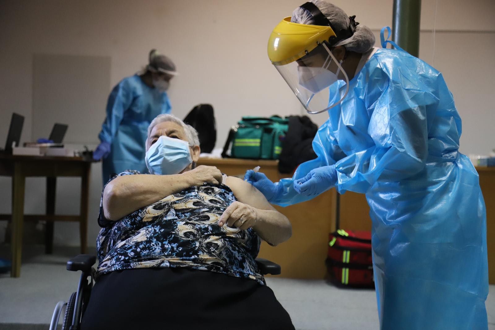 Una de las primeras vacunas inoculadas en Zamora en la residencia de Toro