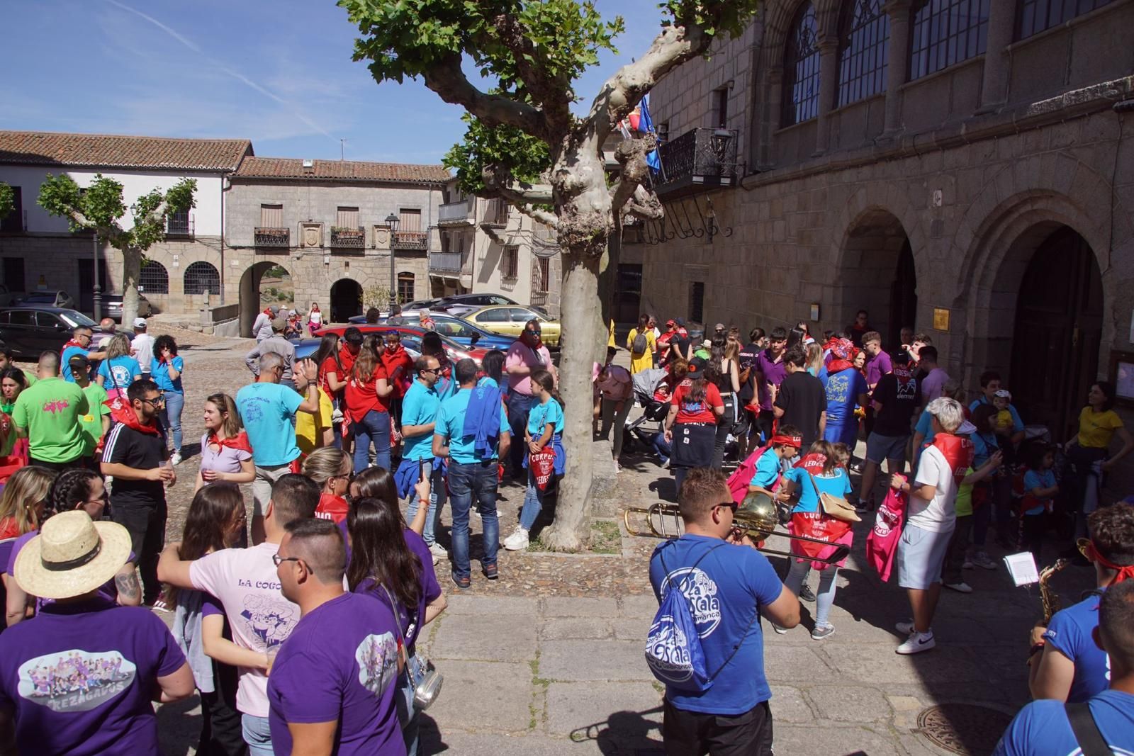 ledesma-calienta-motores-para-los-espantos-con-el-reparto-de-panuelos-y-la-salida-de-los-toros-del-prao-de-la-villa-59