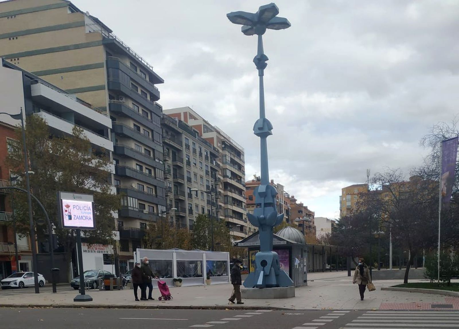 La marina farola mascarillas nubes