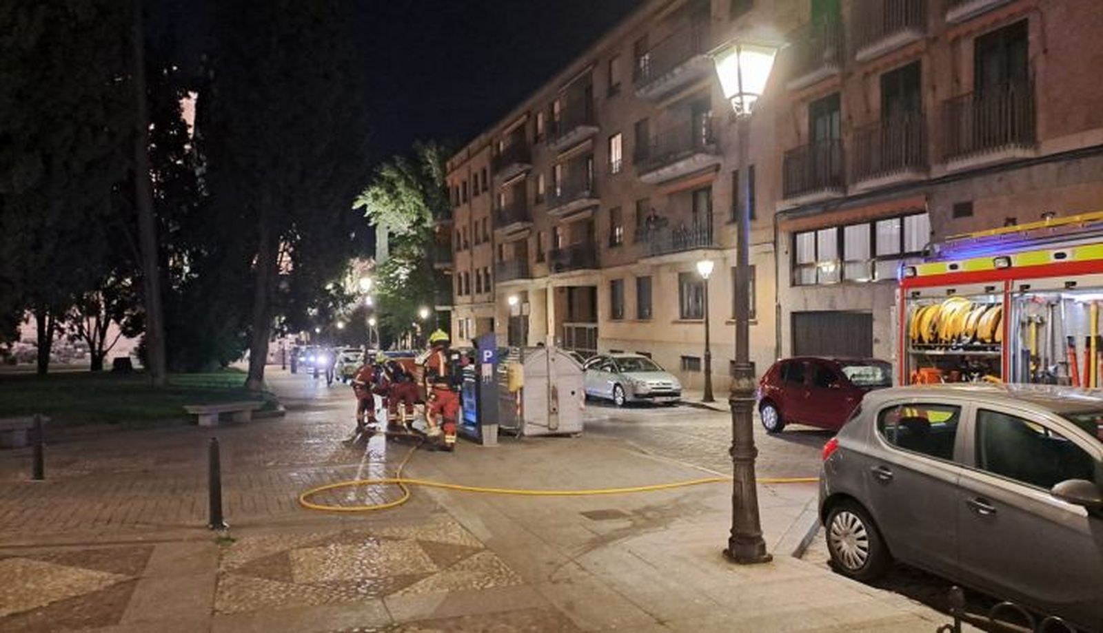 Bomberos en la calle Rosario 