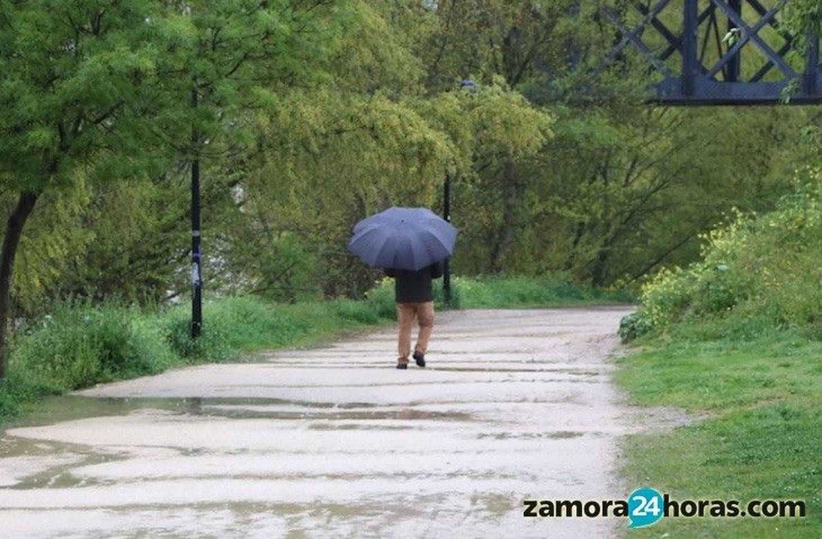 Lluvias débiles y temperaturas en descenso