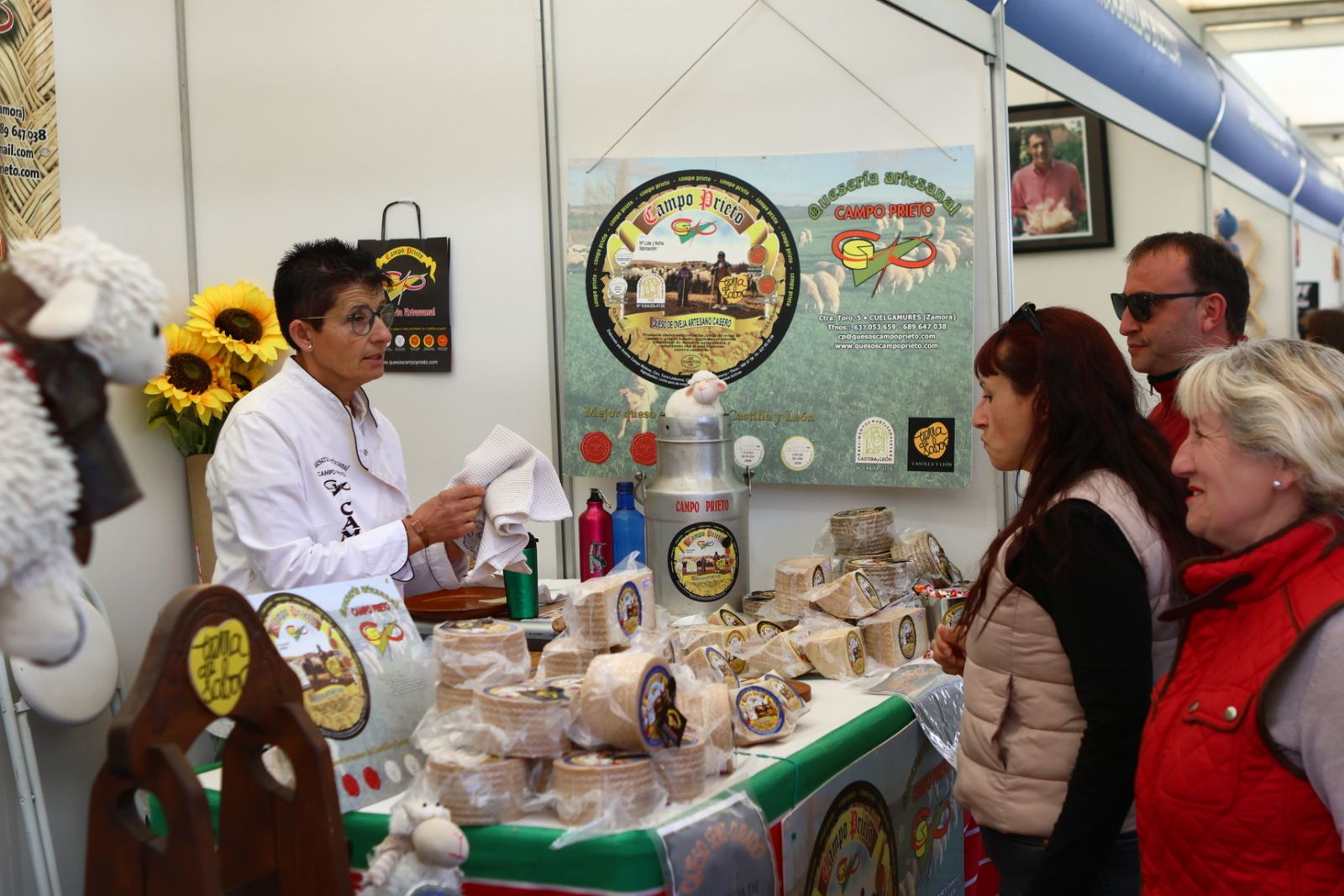 Ledesma ensalza la tradición salmantina con su Feria Alimentaria y Muestra Artesana