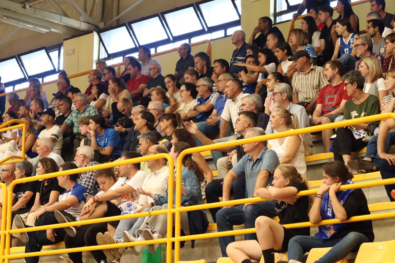 Partido de exhibición de Perfumerías Avenida ante el Club Ensino Luengo