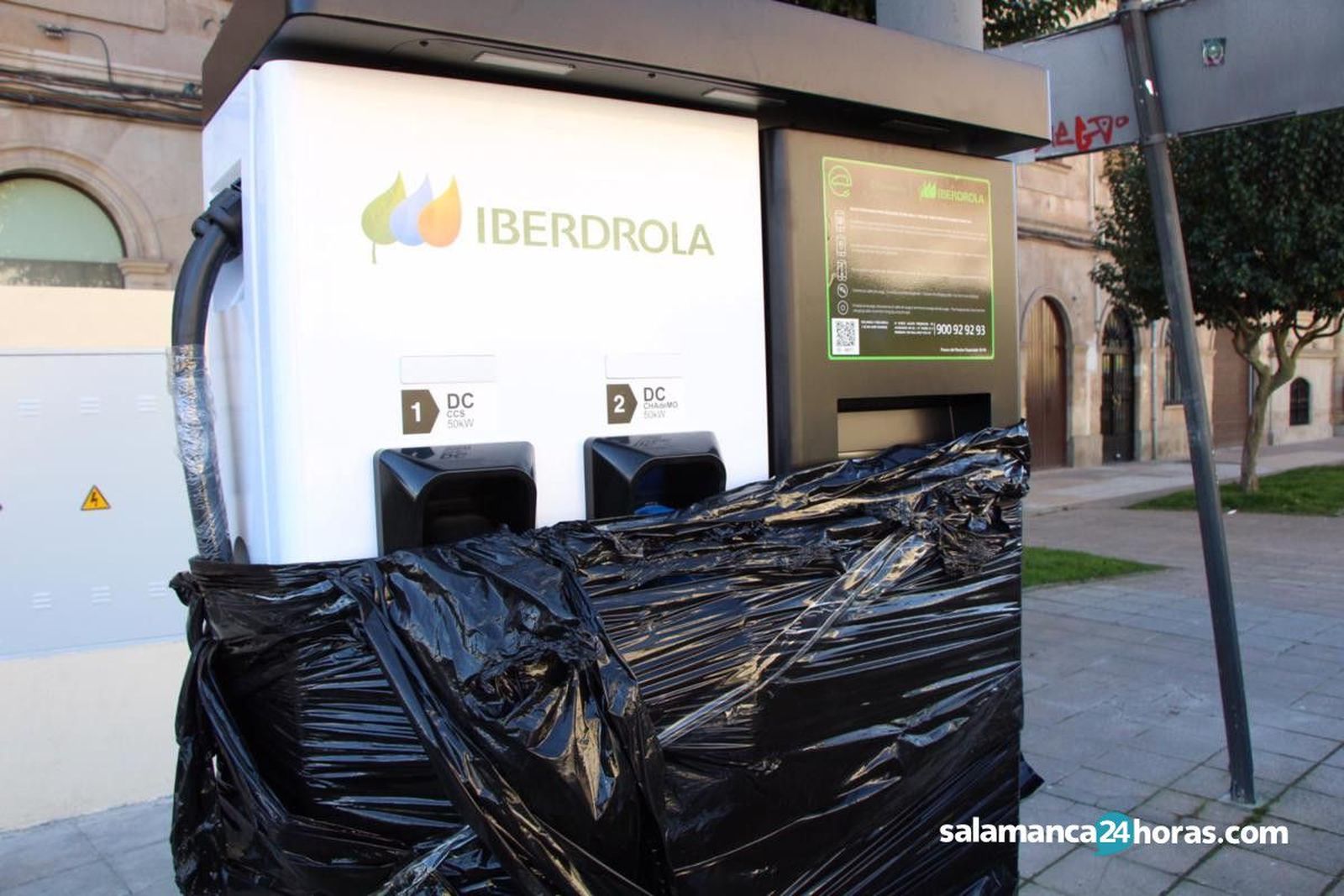 Obras punto de recarga vehículos eléctricos paseo del Rector Esperabé (6 2 2020) (4) 1200x800