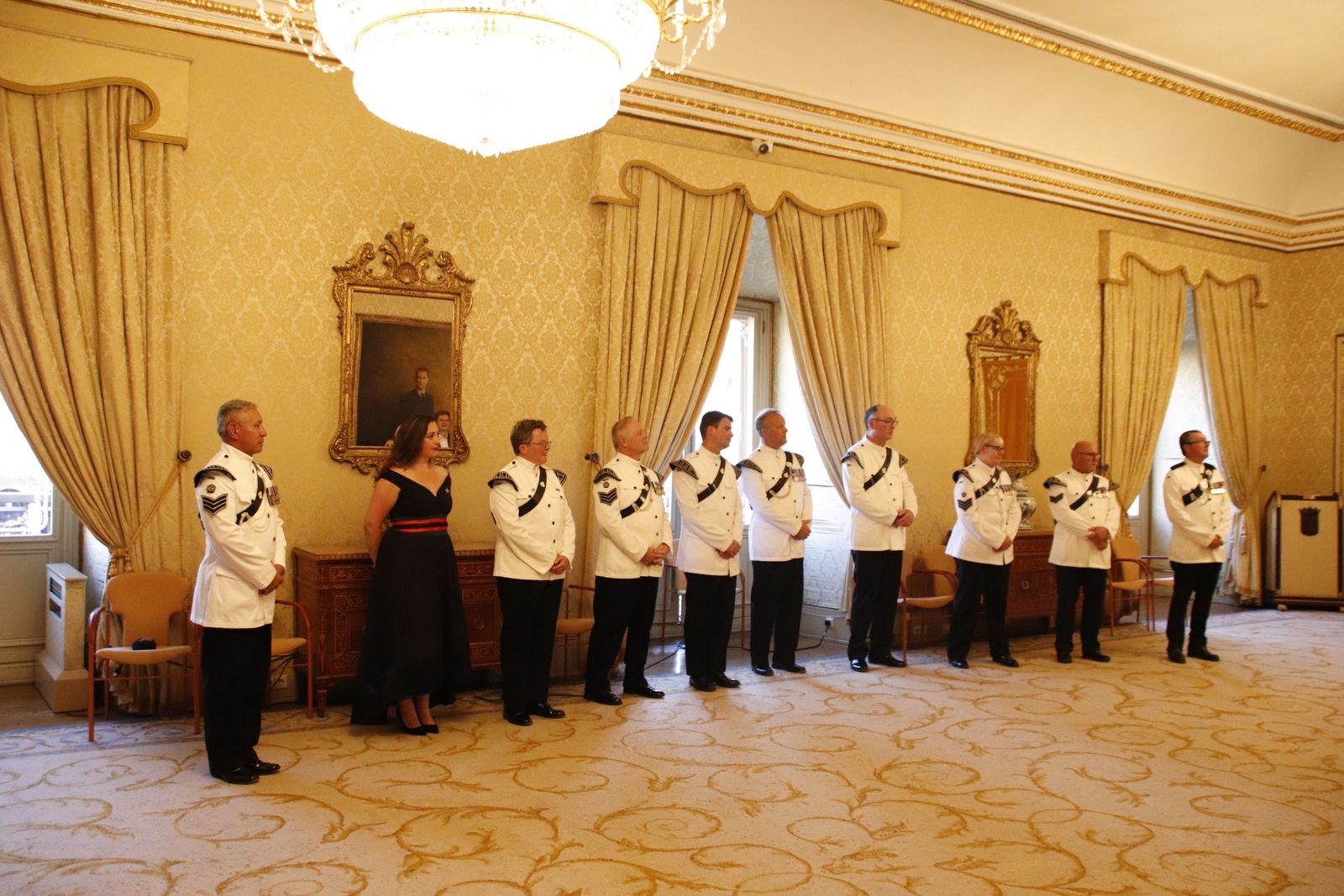 Carlos García Carbayo, recibe al embajador del Reino Unido en España, Hugh Elliott, al Capitán Ian Clarke, Agregado de Defensa, y a los miembros de The British Army’s Salamanca Band.