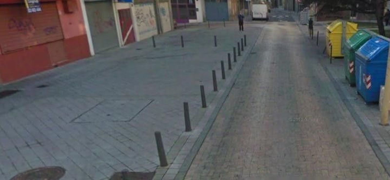 La Policía Local sorprende a un joven robando una alcantarilla