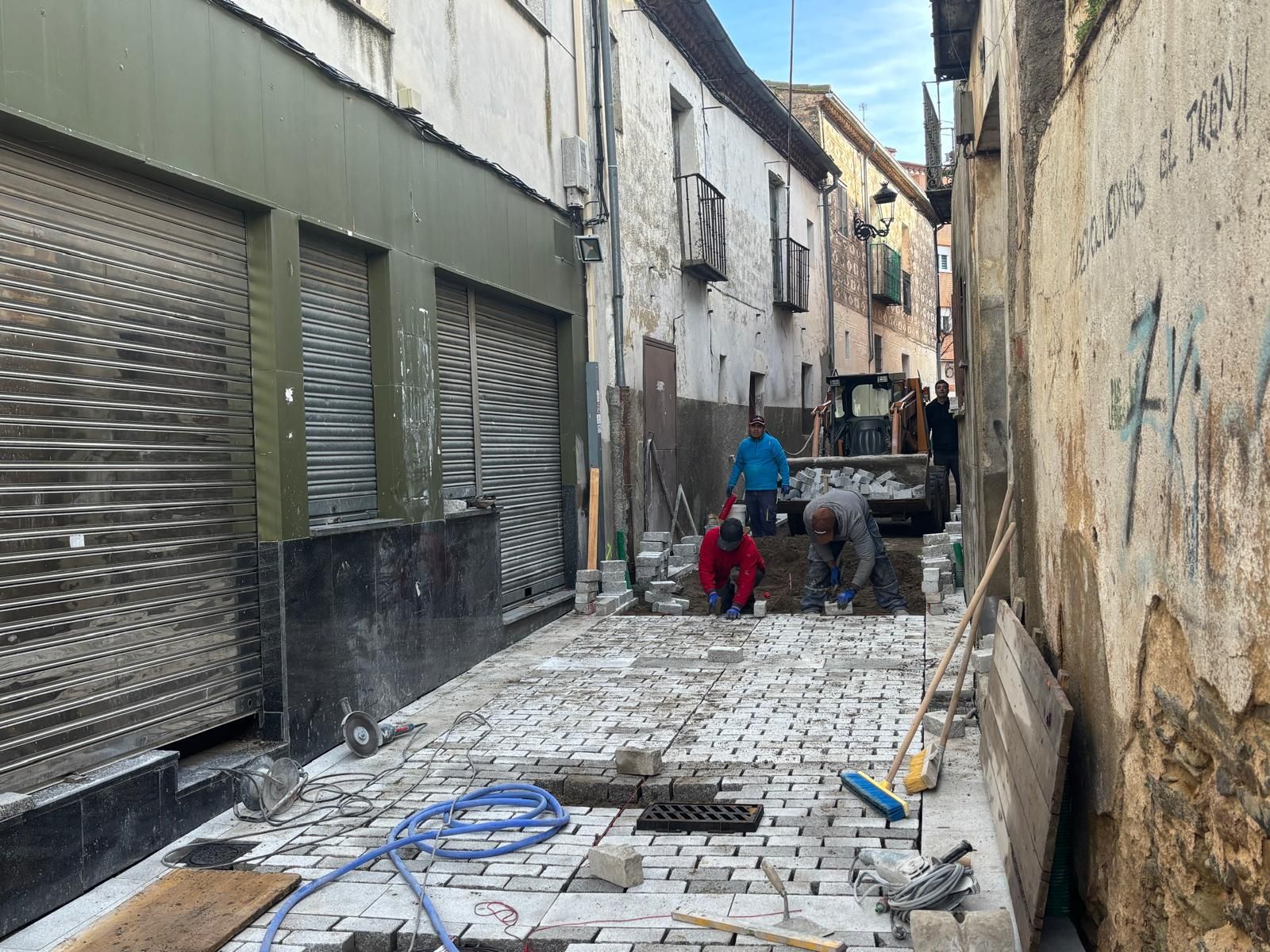Obras calle Manterola en Alba de Tormes