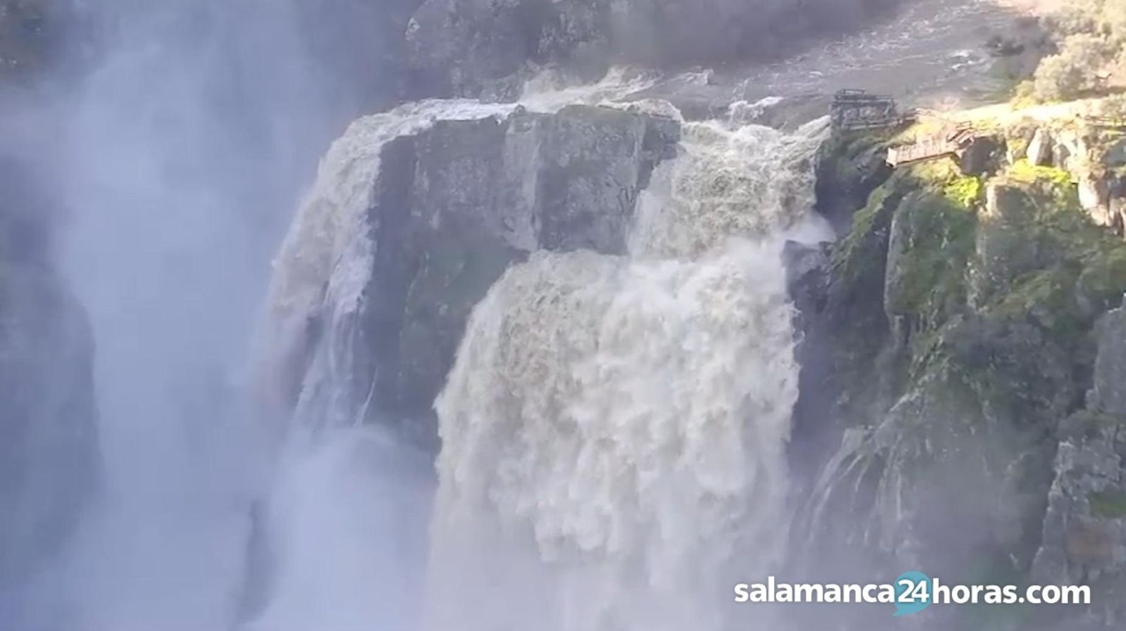 Así de espectacular baja el Pozo de los Humos este lunes, 27 de enero