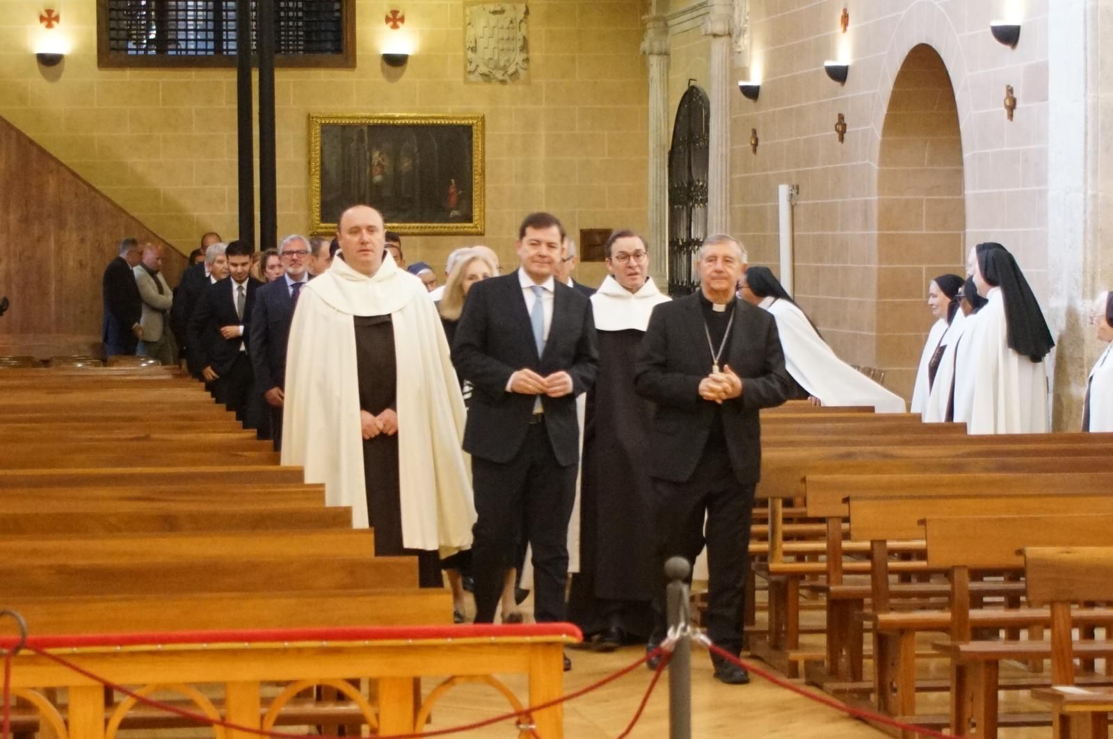apertura-de-la-basilica-de-la-anunciacion-para-venerar-el-cuerpo-de-santa-teresa-en-alba-de-tormes-fotos-juanes-15