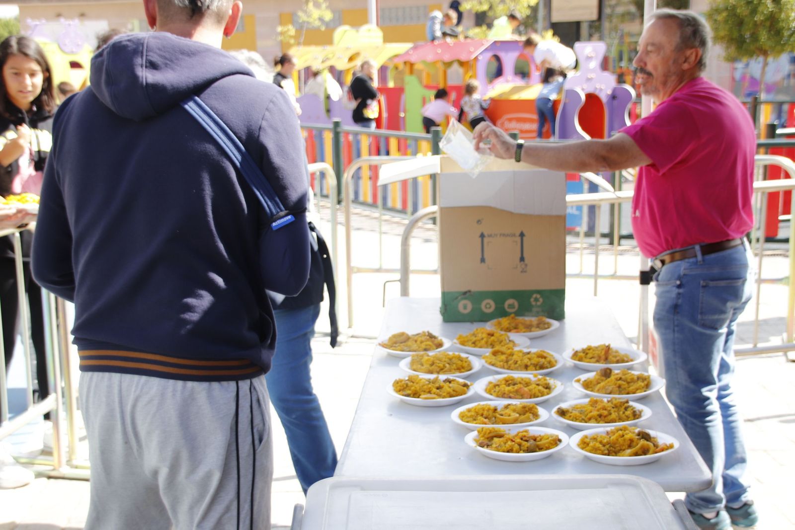 paella popular de la Asociación Vecinal Huerta Otea