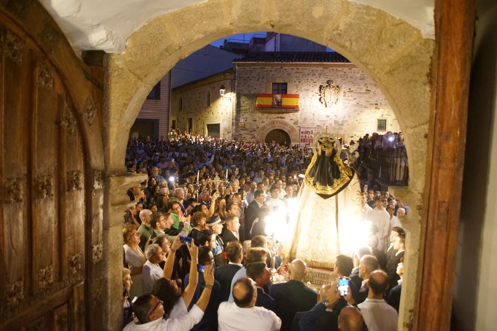 Procesión del regreso a clausura de Santa Teresa de Jesús