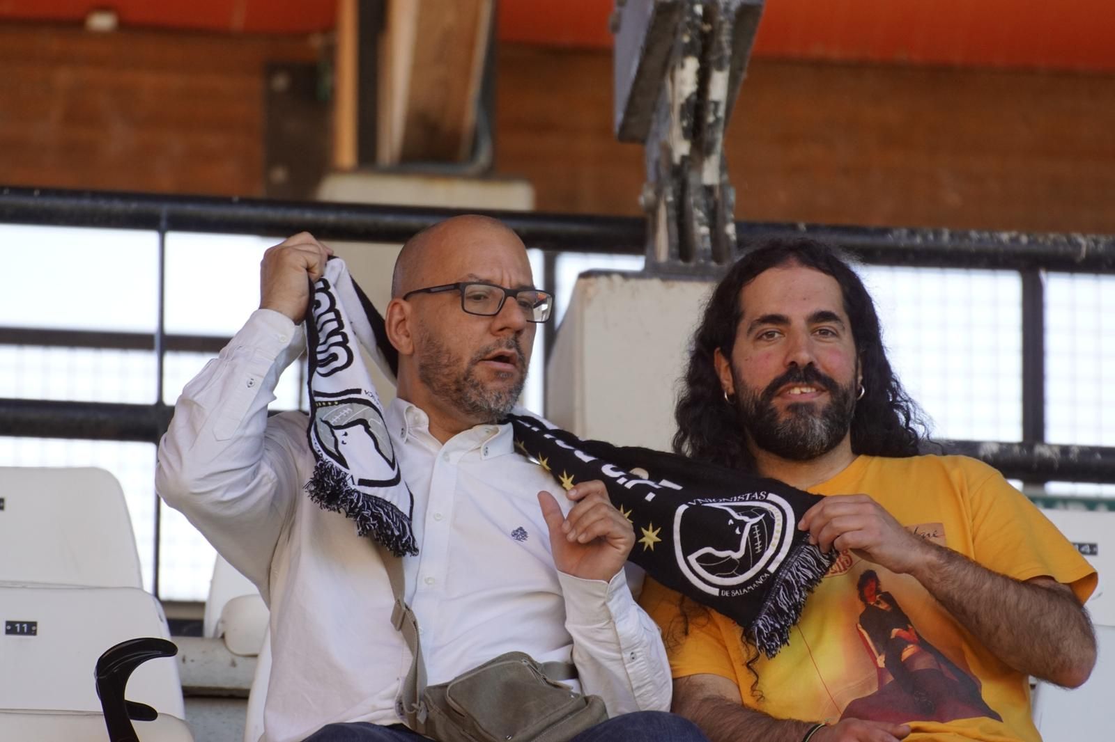 Gran ambiente en la grada para ver el partido entre Zamora - Unionistas en el Estadio Ruta de la Plata