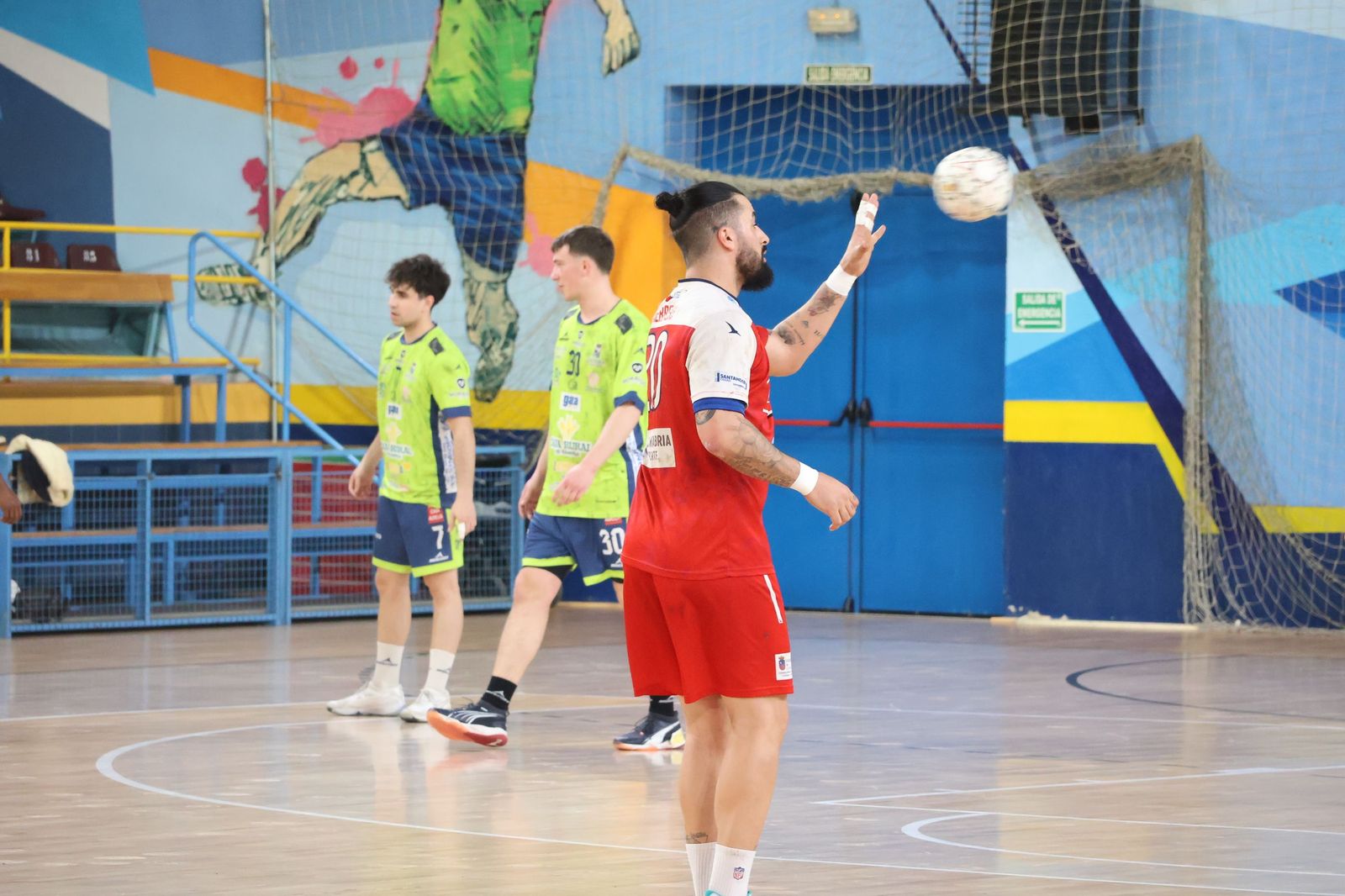 GALERÍA | Revive el apasionante duelo entre el Balonmano Zamora y el Ciudad de Santander