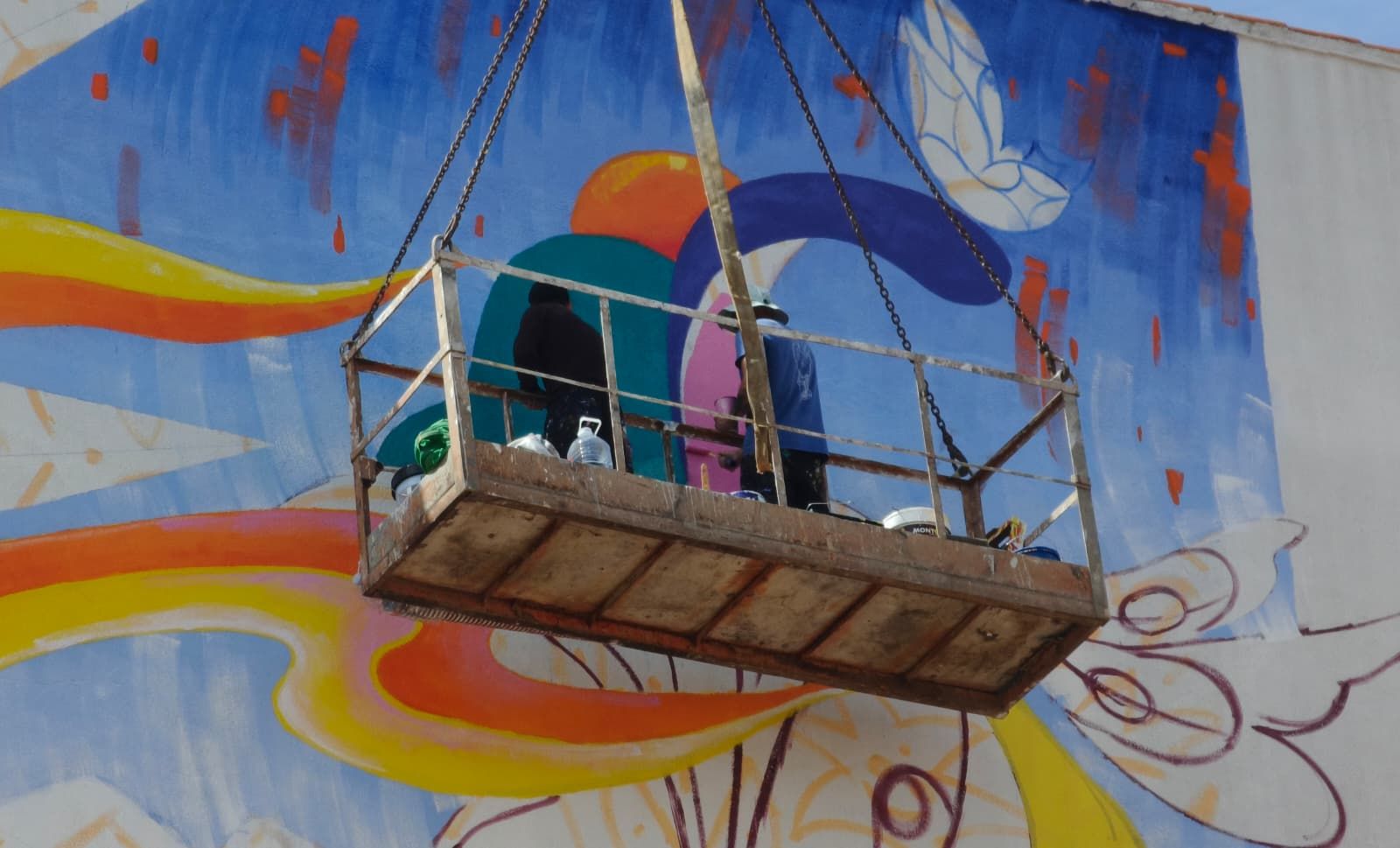 Mural del artista invitado a la Galería Urbana del Barrio del Oeste, Murfin