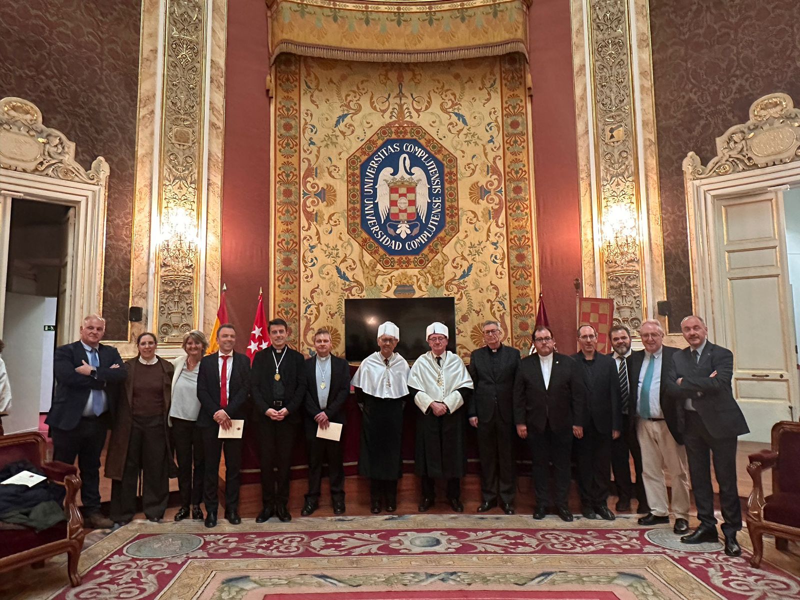 Foto de grupo de la Real Academia de Doctores