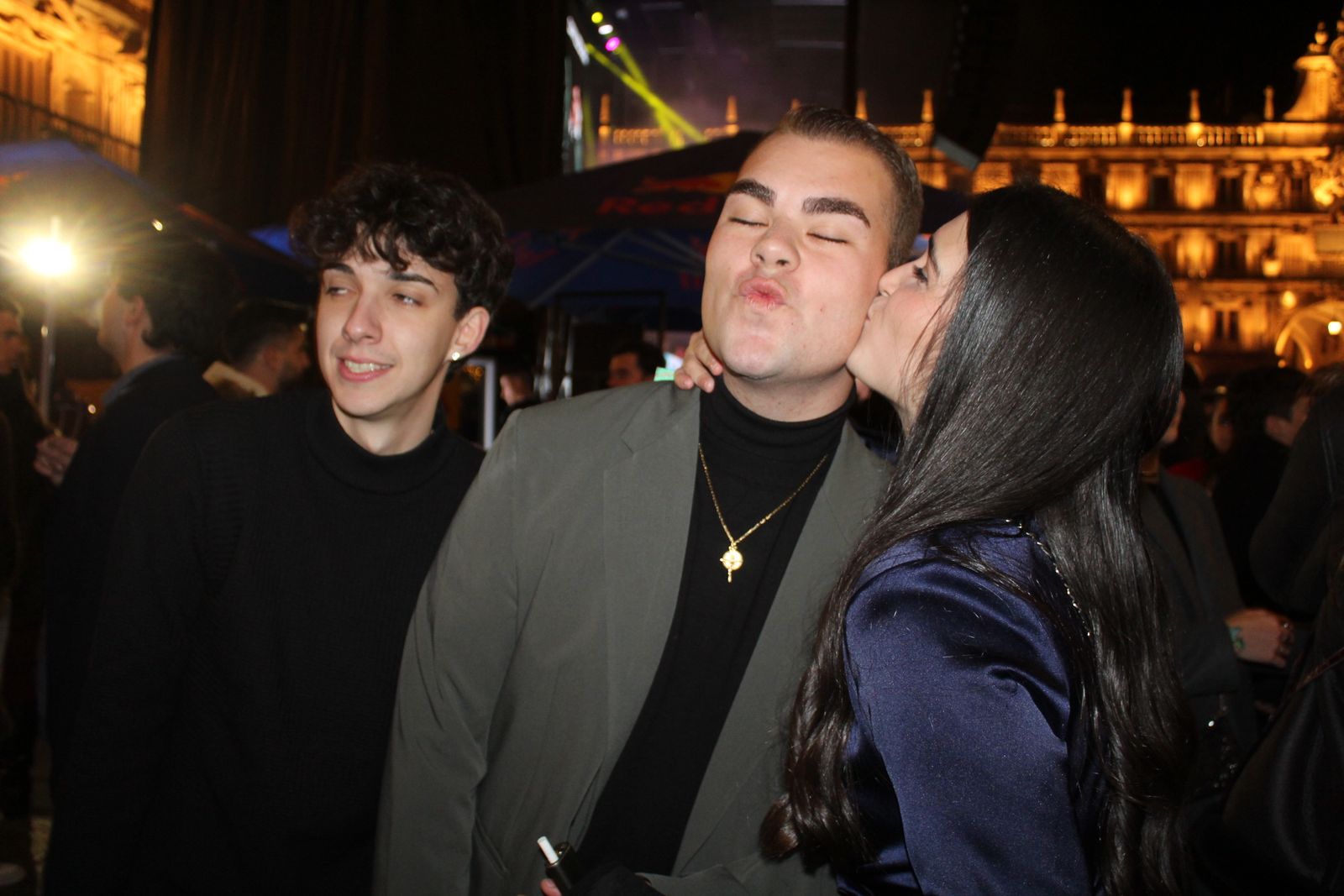 Miles de personas disfrutan de las campanadas y la fiesta del Fin de Año Universitario