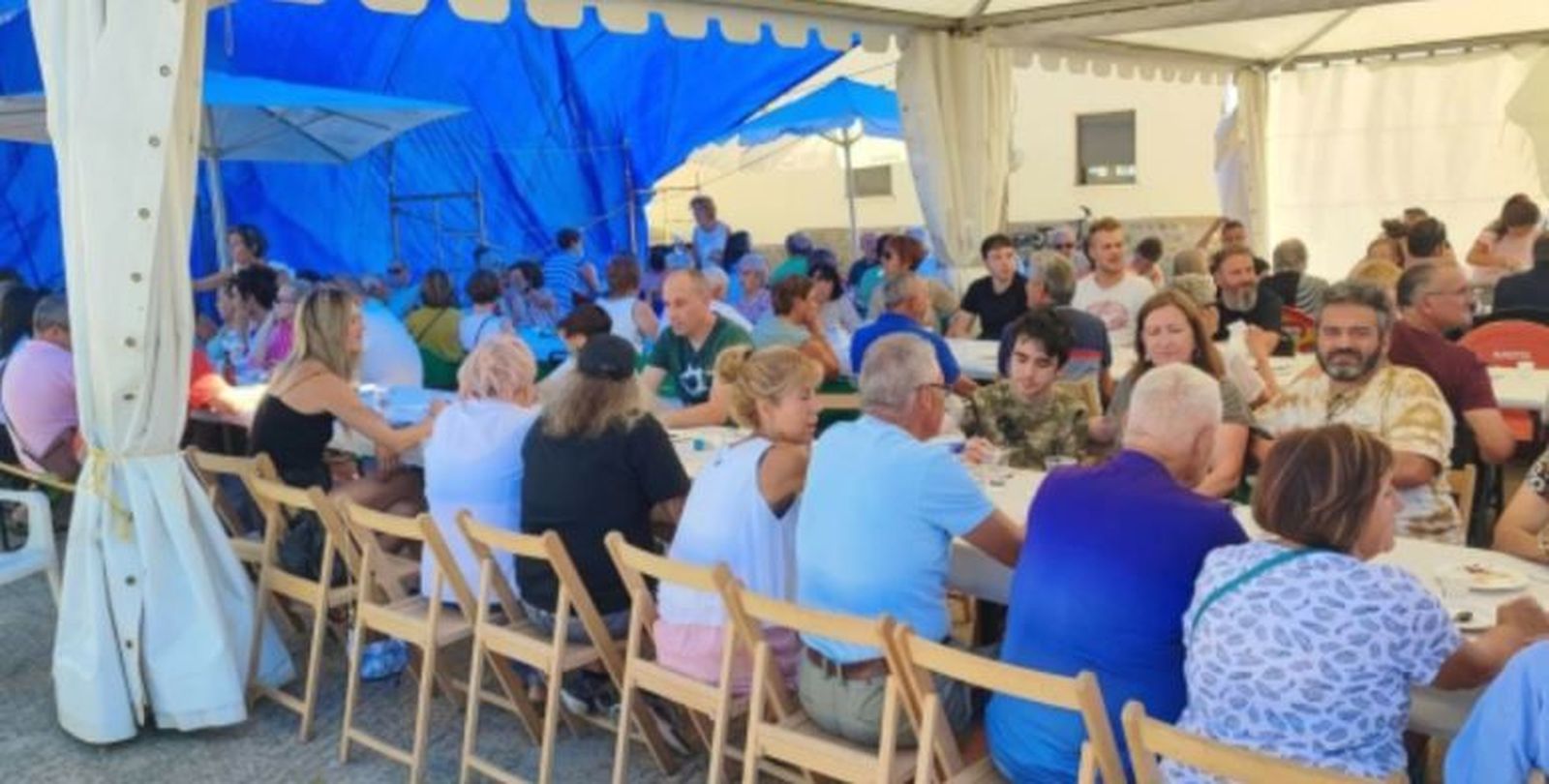 Vecinos de Molezuelas disfrutan de una paellada