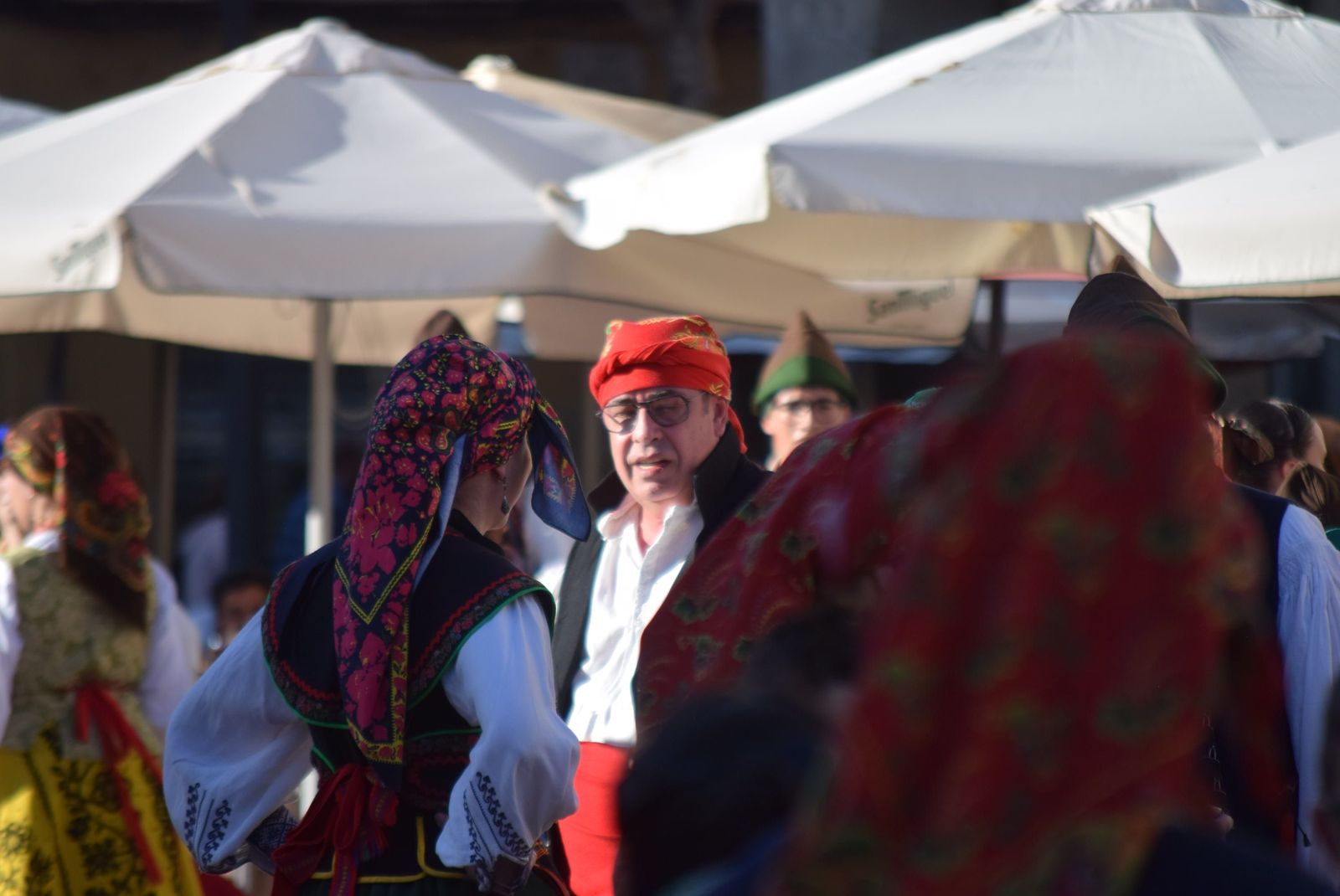 dona-urraca-celebra-en-la-plaza-mayor-el-dia-de-la-danza-6