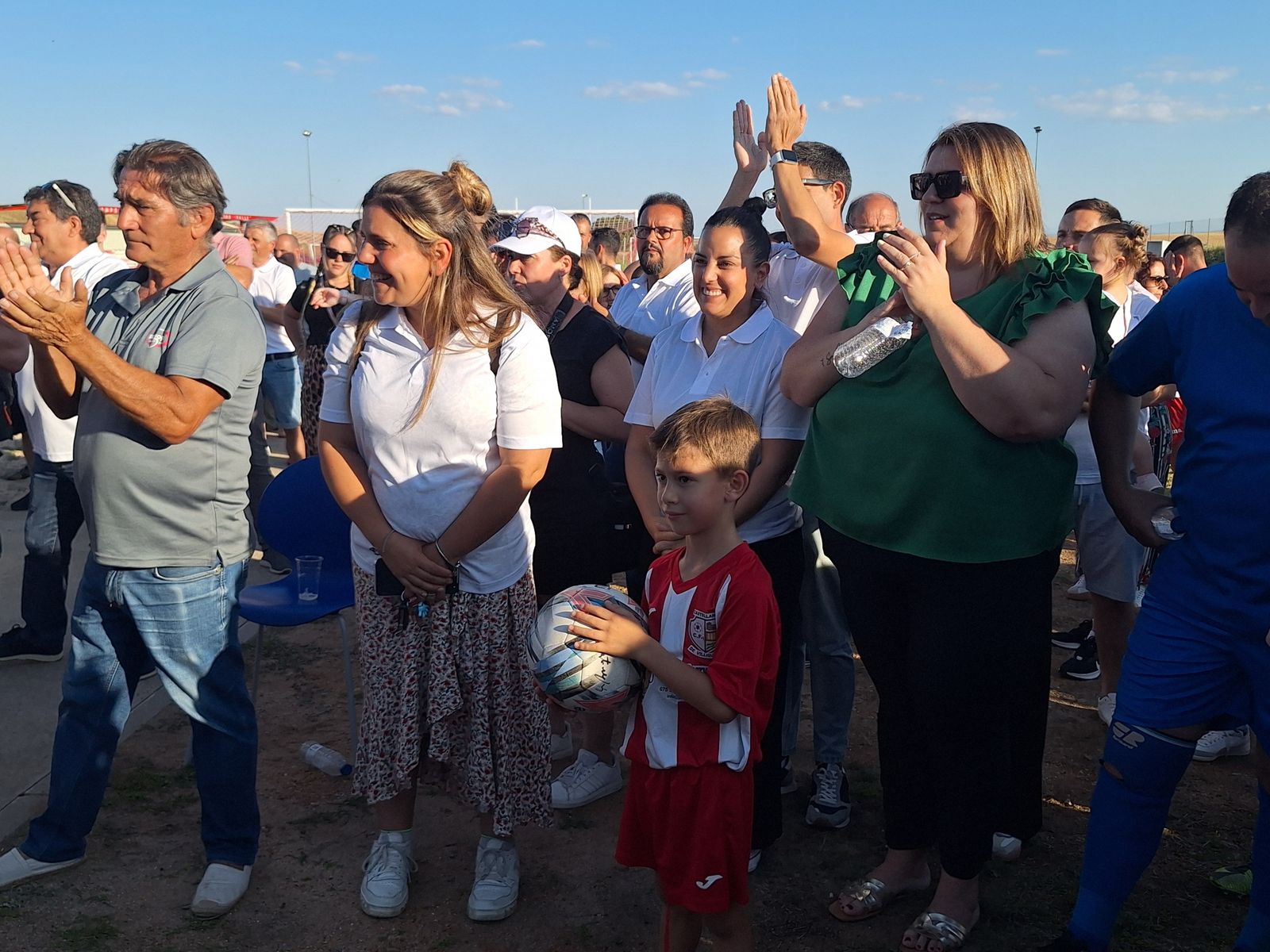 El campo de Castellanos de Villiquera pasa a llamarse Marcelino Valle