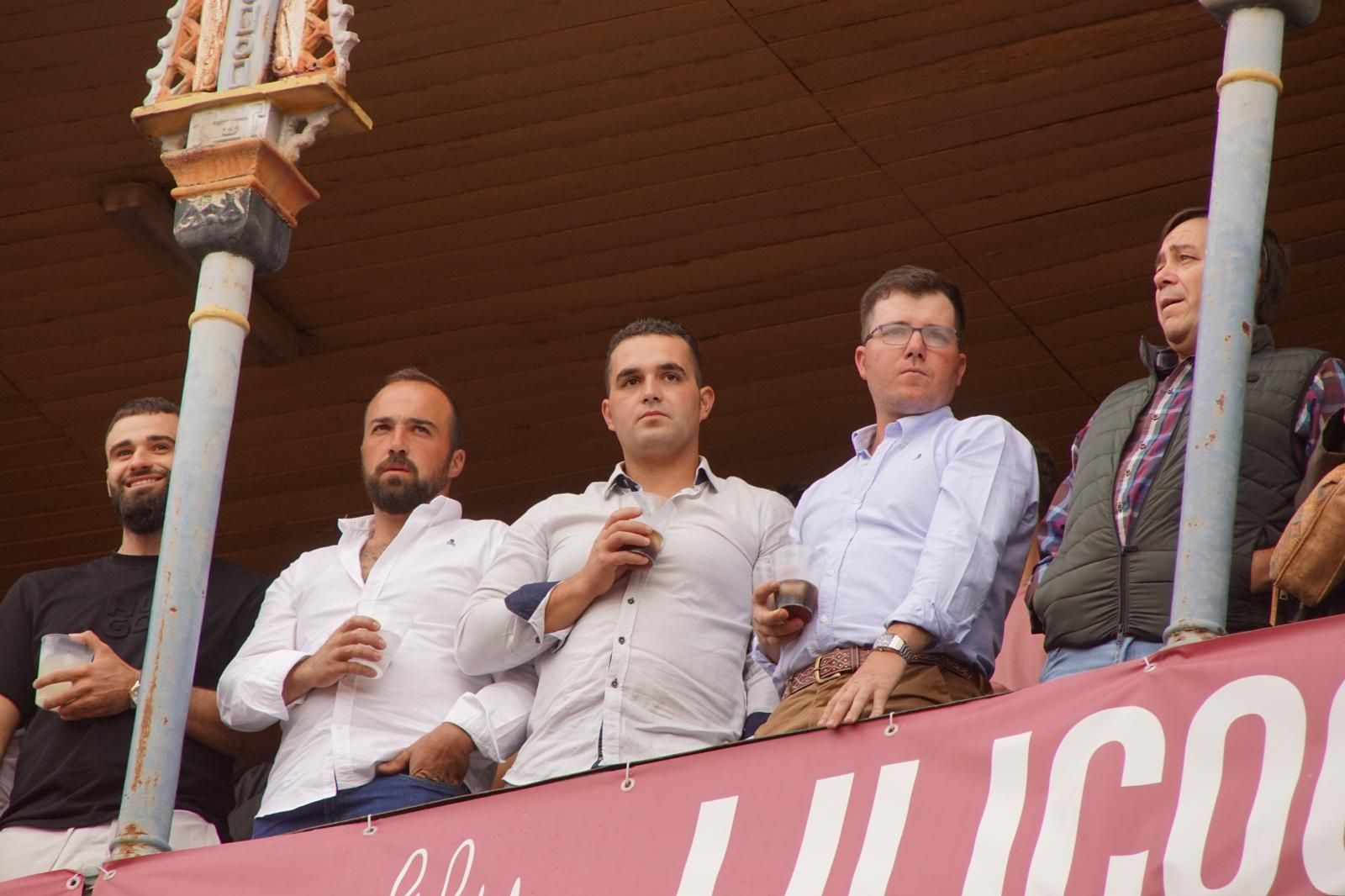 ambiente-en-el-patio-de-cuadrillas-de-la-glorieta-para-ver-a-sergio-galan-diego-ventura-y-guillermo-hermoso-de-mendoza-21-de-septiembre-de-2024-fotos-juanes-33