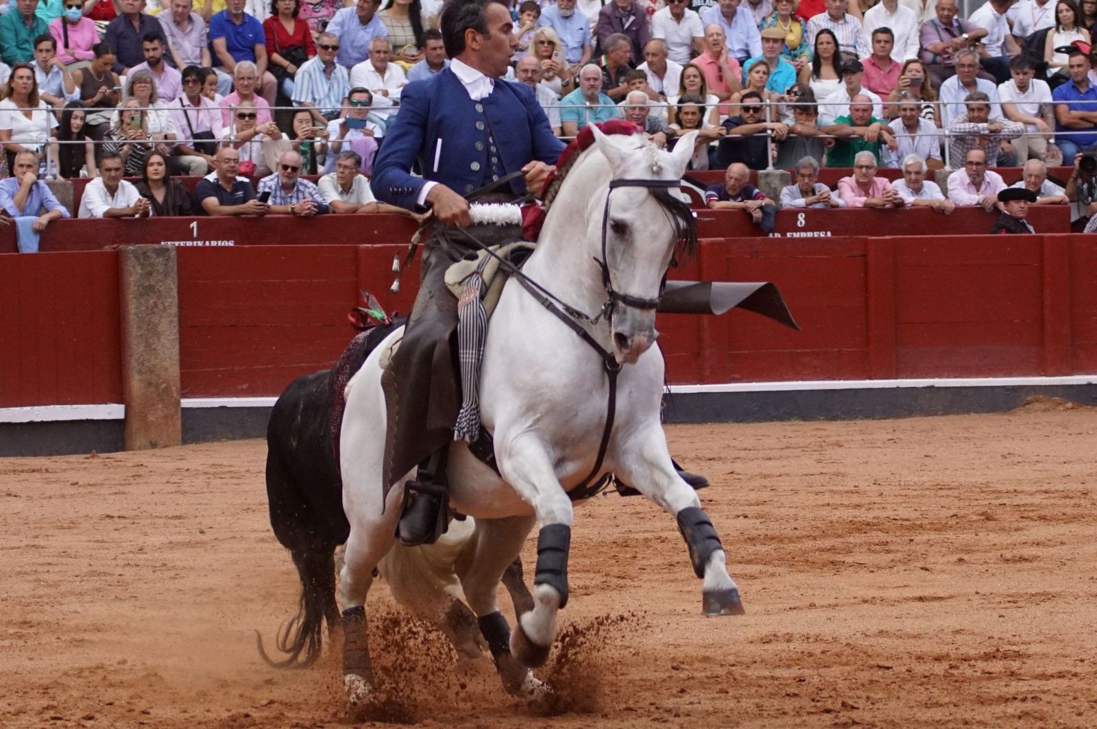 Sergio Galán con ‘Capote’ en el segundo toro de la tarde