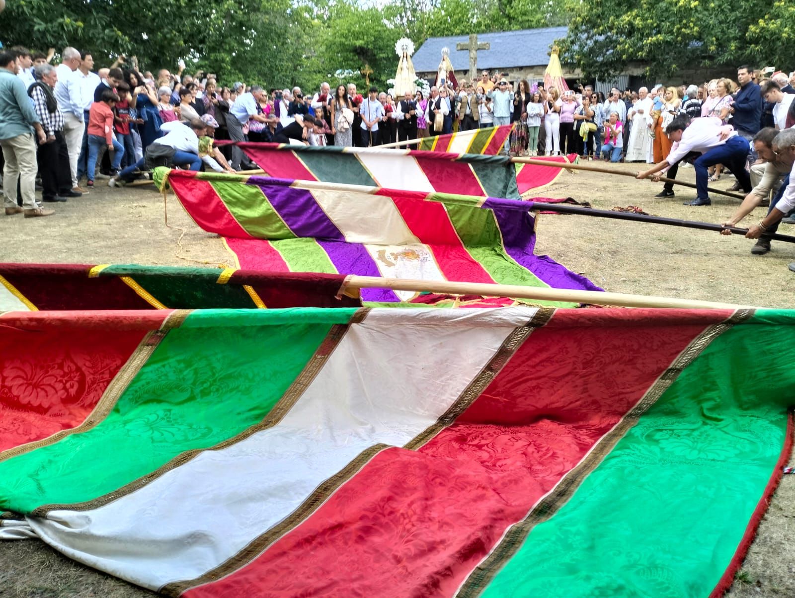 Cientos de fieles se dan cita en la romería de la Virgen de la Alcobilla Foto: David Fernández Matellán