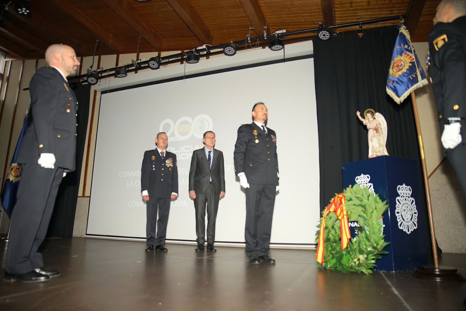 GALERÍA | Revive en imágenes el homenaje a la Policía Nacional en Alcañices