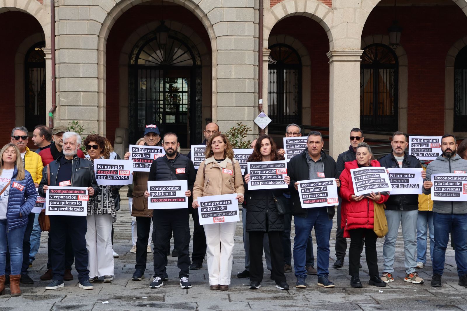 manifestacion-de-los-sindicatos-frente-al-ayuntamiento-17