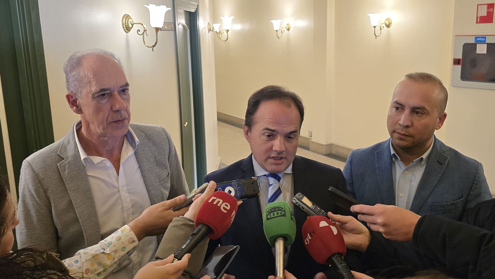 El concejal de Protección Ciudadana y Tráfico, Ángel Molina, asiste a la actividad escolar de concienciación sobre seguridad vial de Aesleme