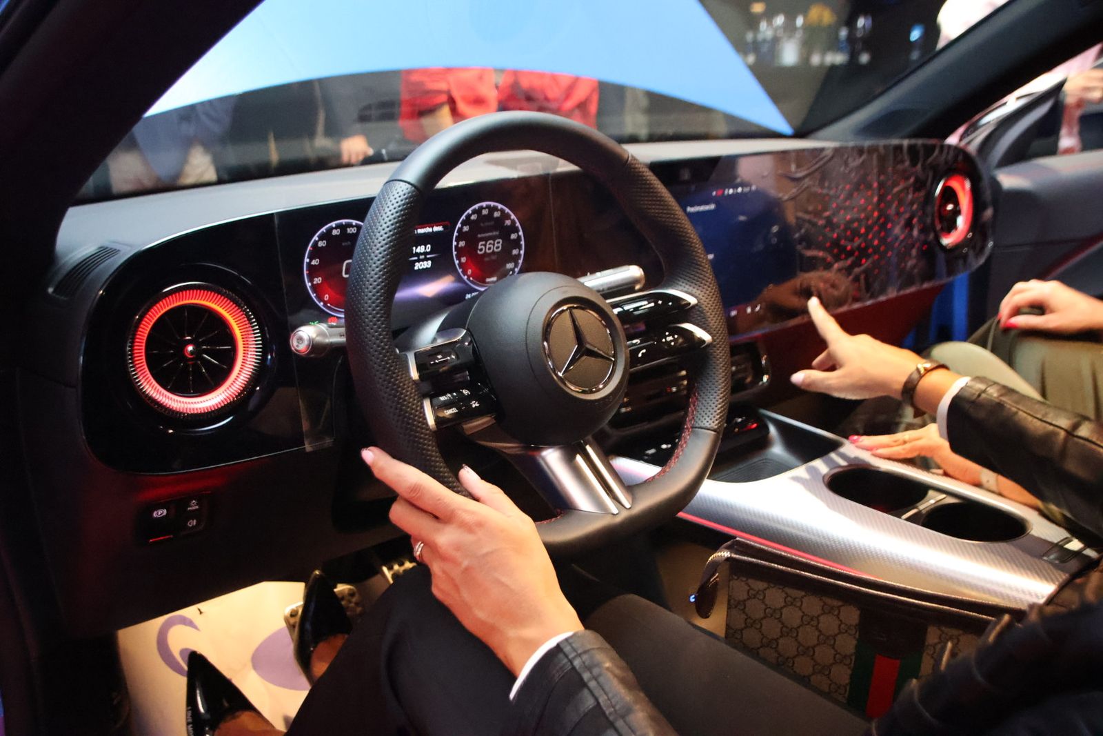 Presentación del nuevo Mercedes CLA 100% eléctrico en Adarsa Salamanca