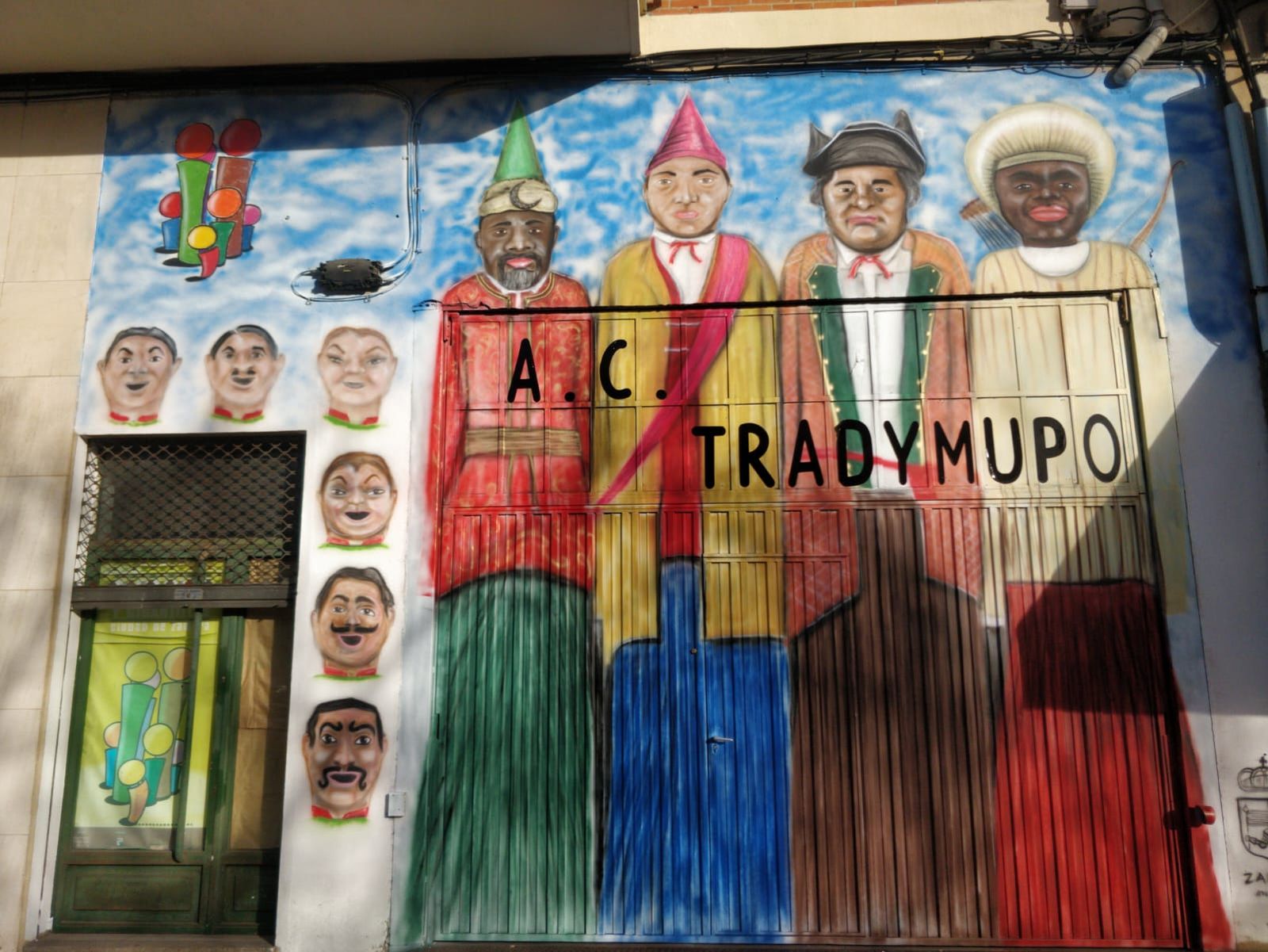La sede de la asociación Tradimupo estrena nuevo mural